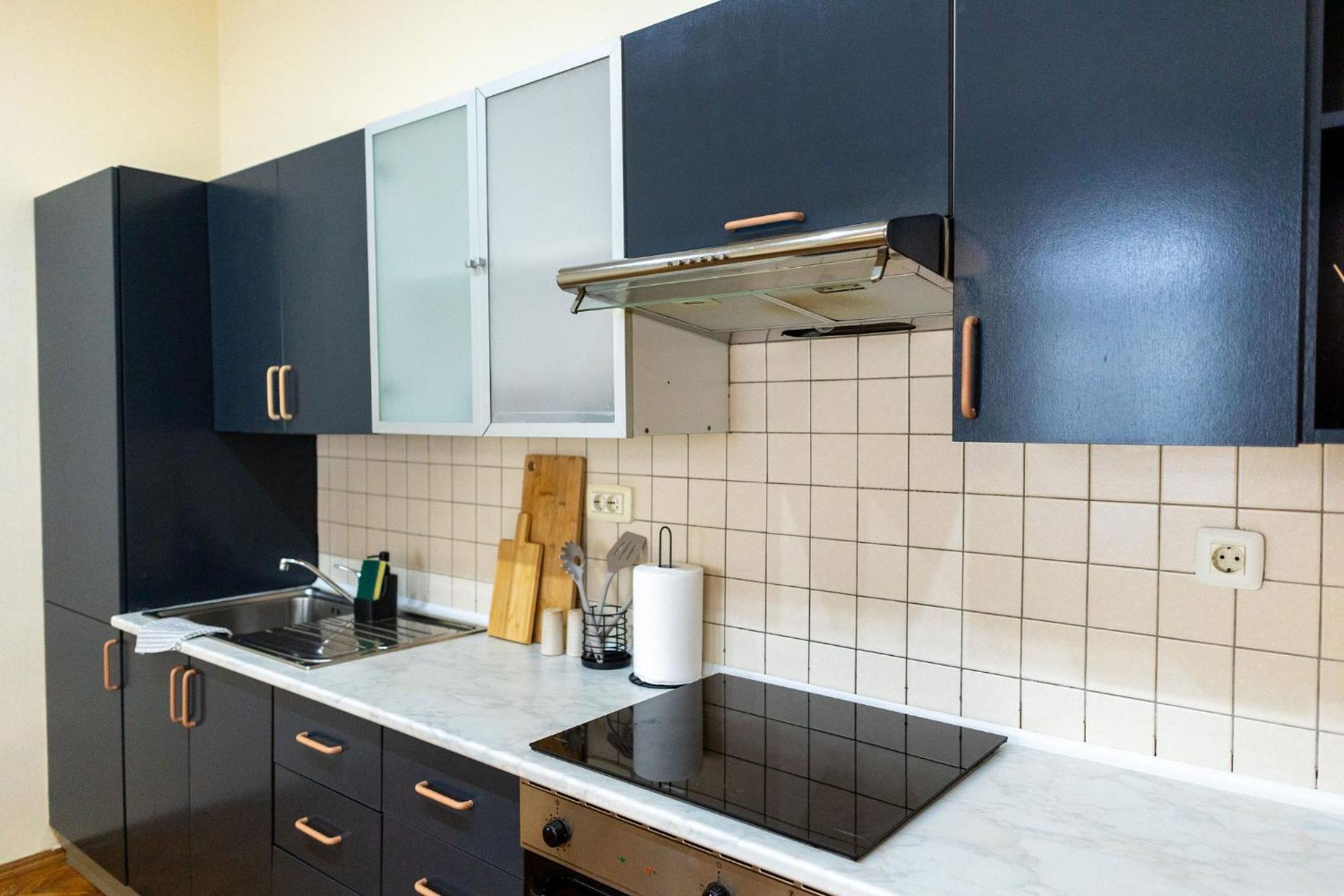 Designer Apartment with City Views - Prime Central Location