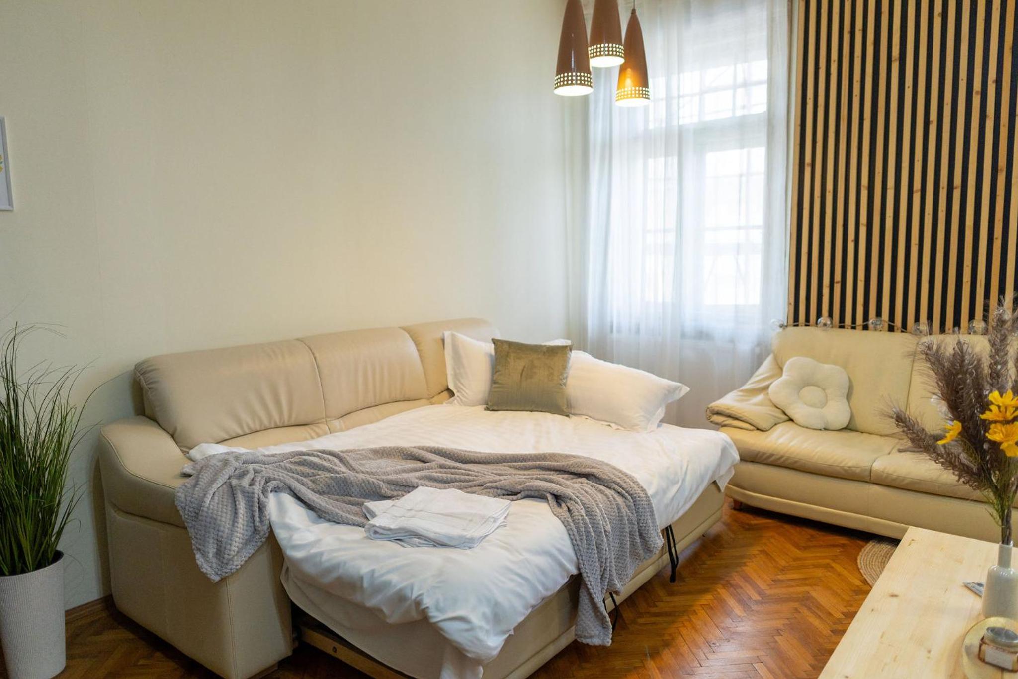 Designer Apartment with City Views - Prime Central Location