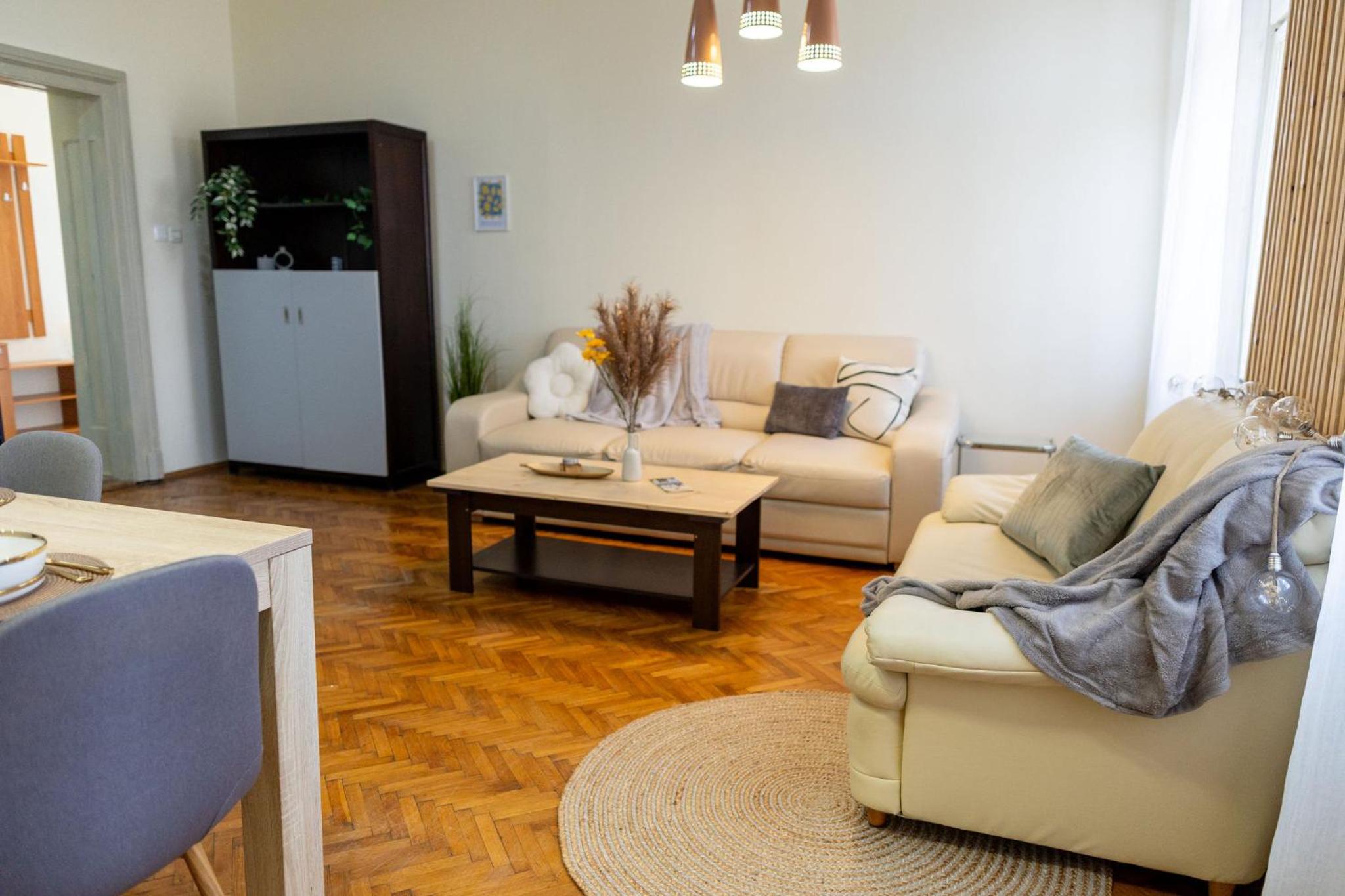 Designer Apartment with City Views - Prime Central Location