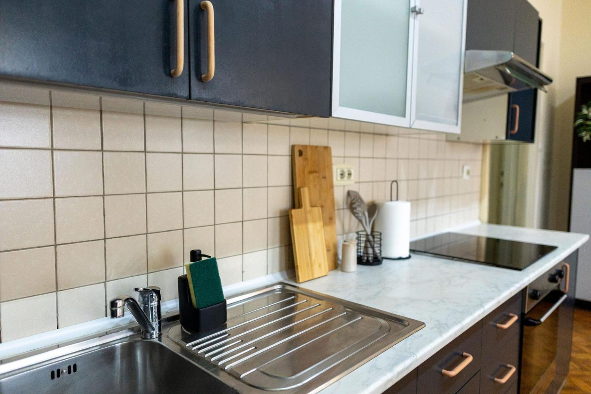 Designer Apartment with City Views - Prime Central Location