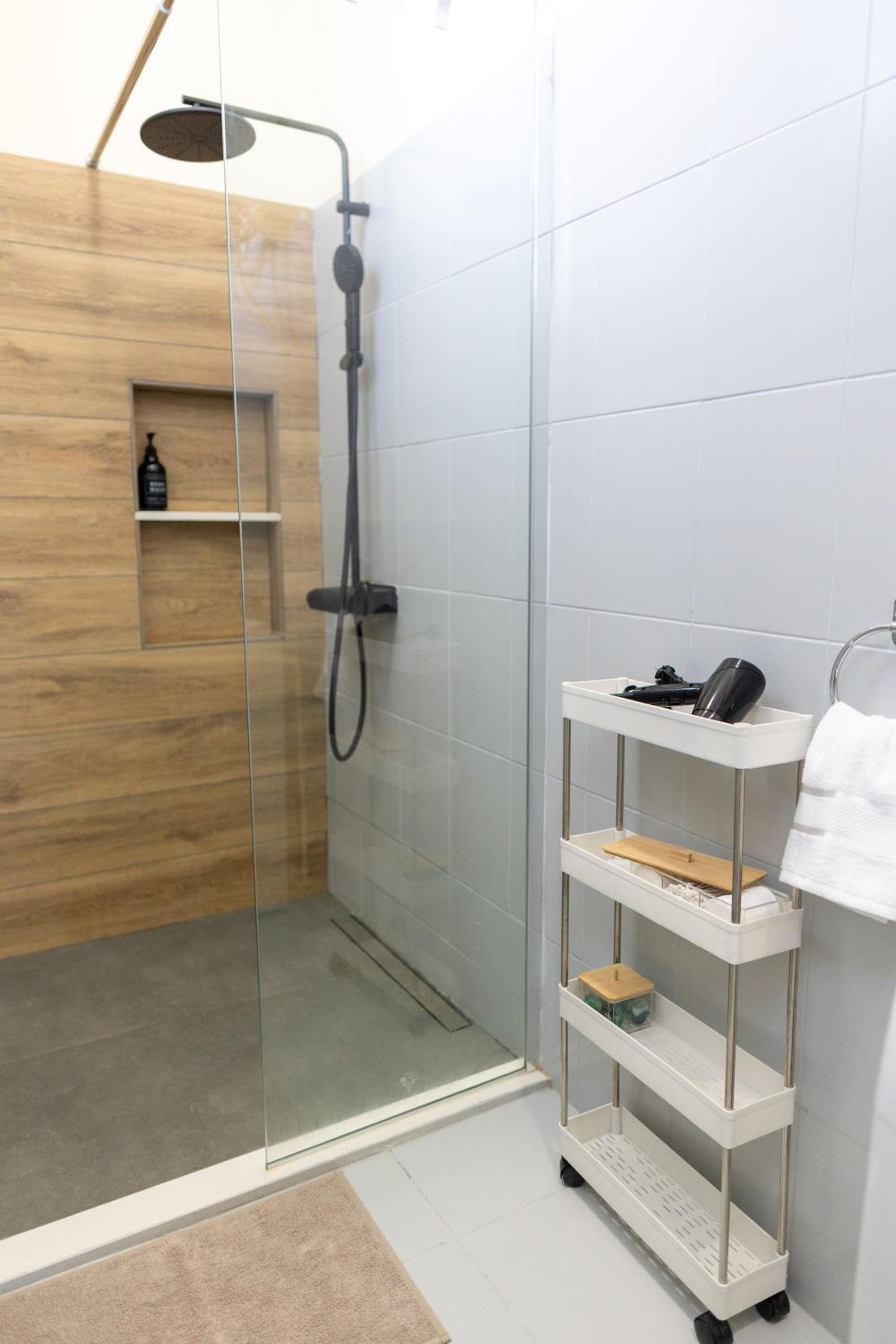 Designer Apartment with City Views - Prime Central Location