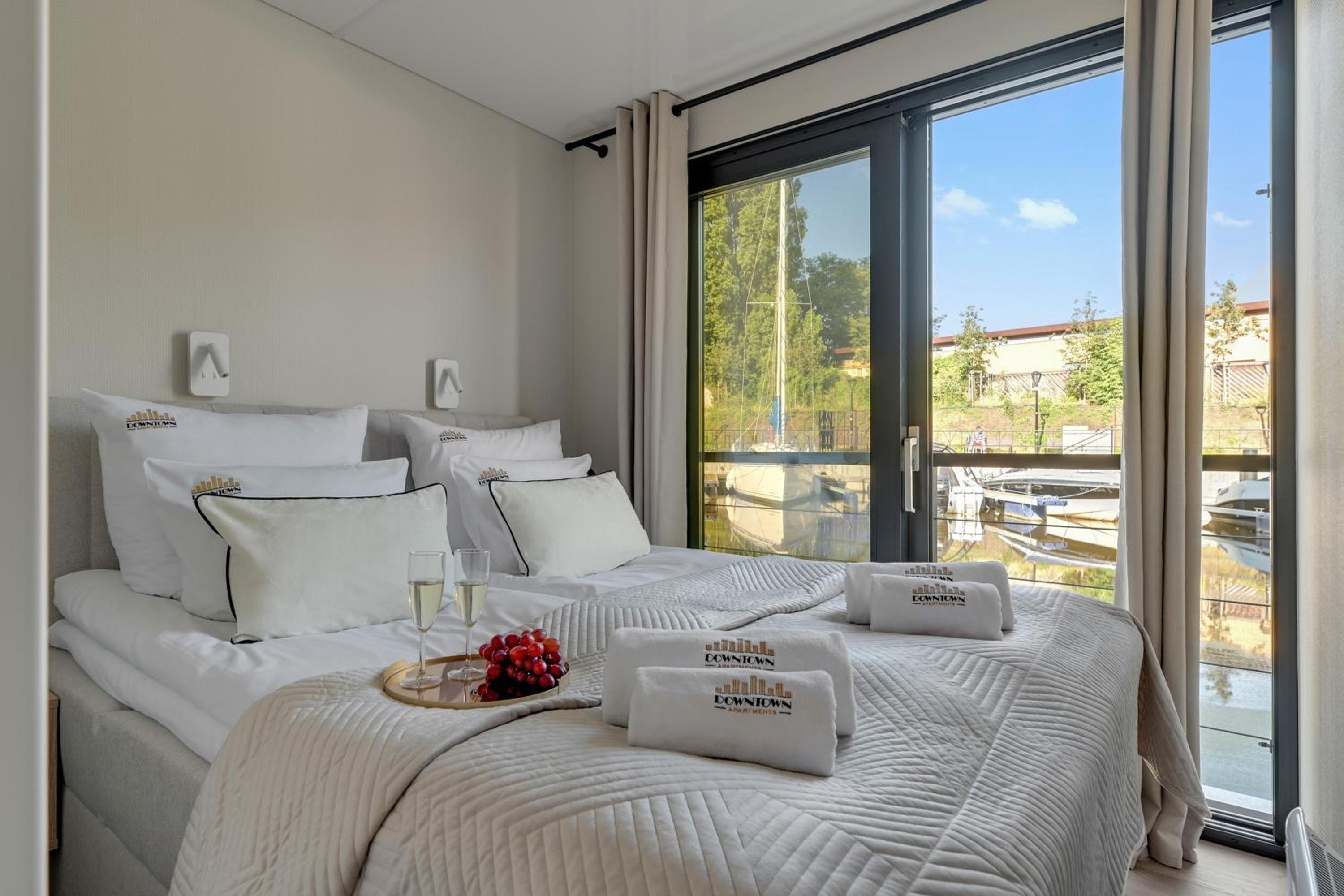 Domy Na Wodzie - La Mare Motlava Houseboats by Downtown Apartments