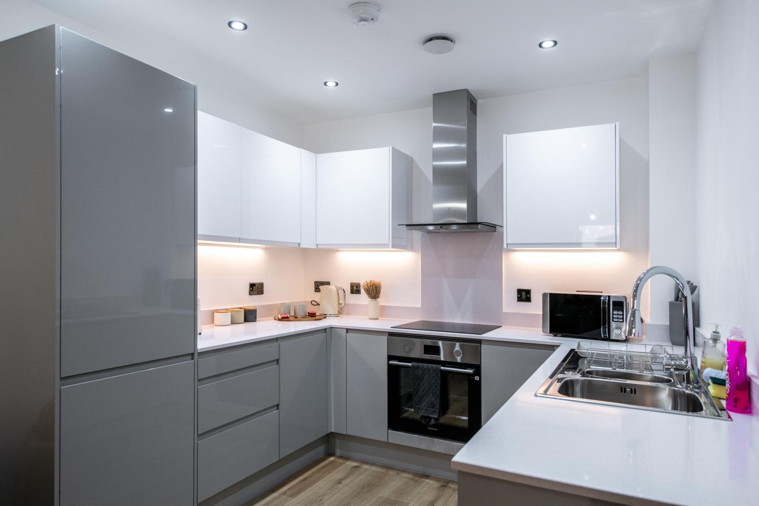 1 Bed Prime Jewellery Qtr - Walk to CBD and Metro