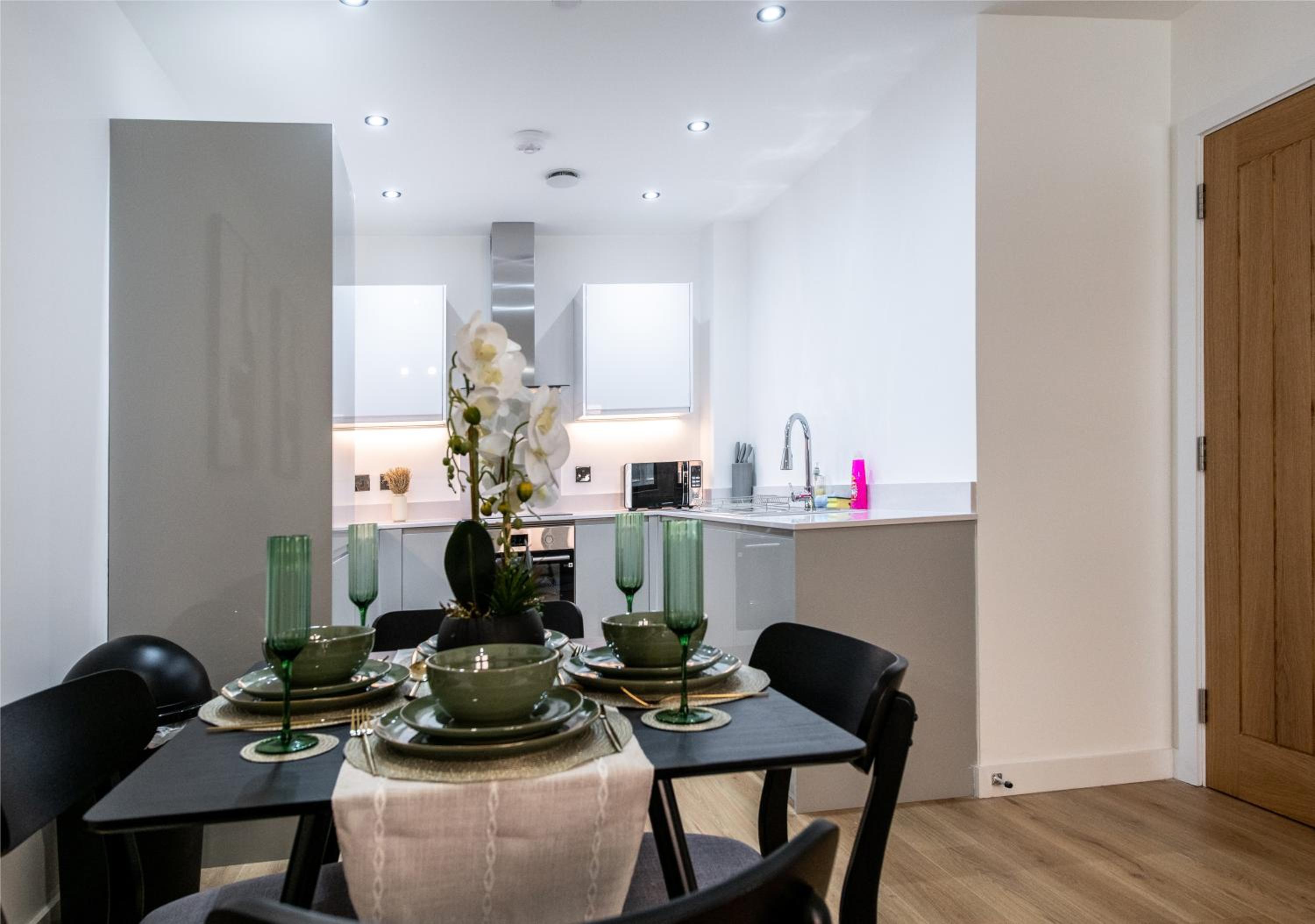 1 Bed Prime Jewellery Qtr - Walk to CBD and Metro
