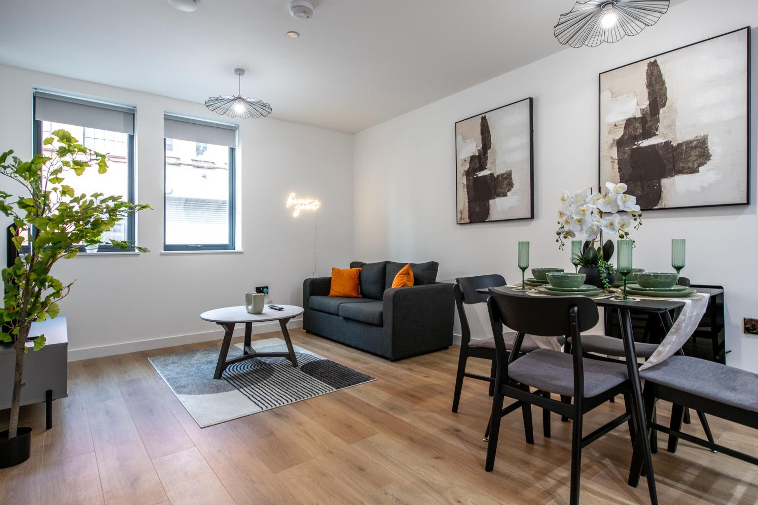 1 Bed Prime Jewellery Qtr - Walk to CBD and Metro