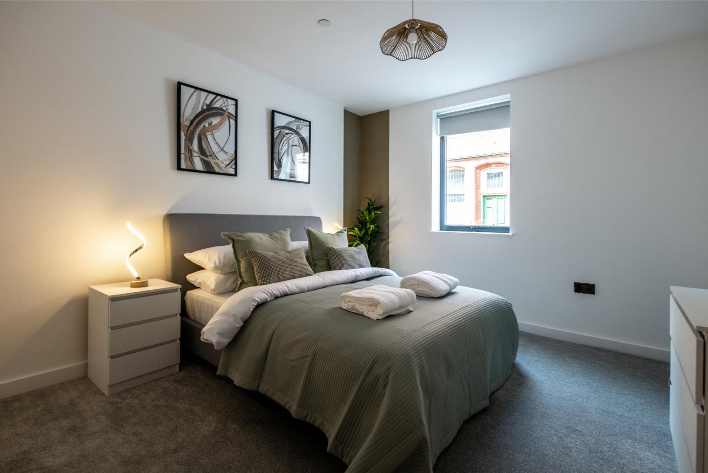 1 Bed Prime Jewellery Qtr - Walk to CBD and Metro