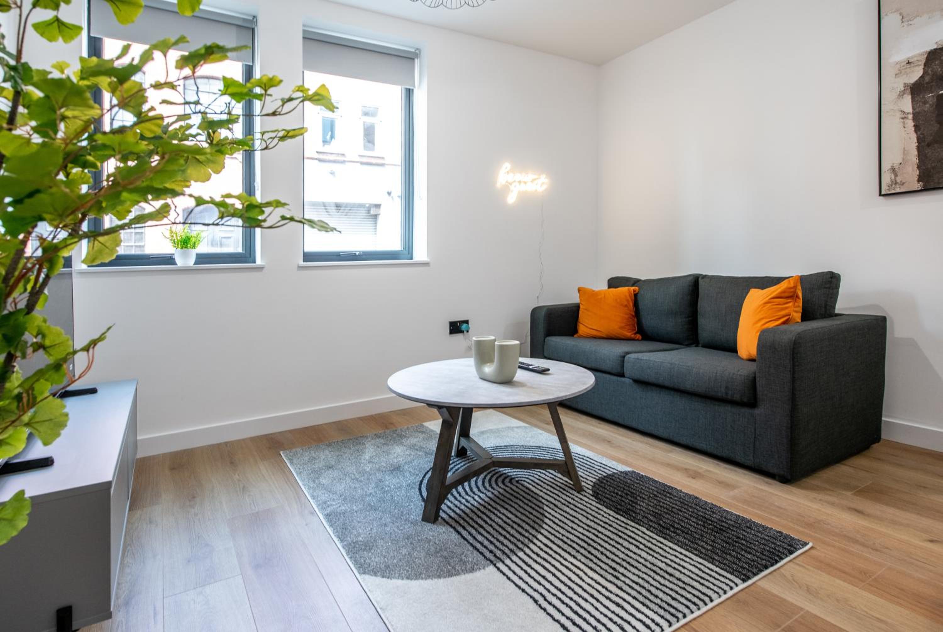 1 Bed Prime Jewellery Qtr - Walk to CBD and Metro