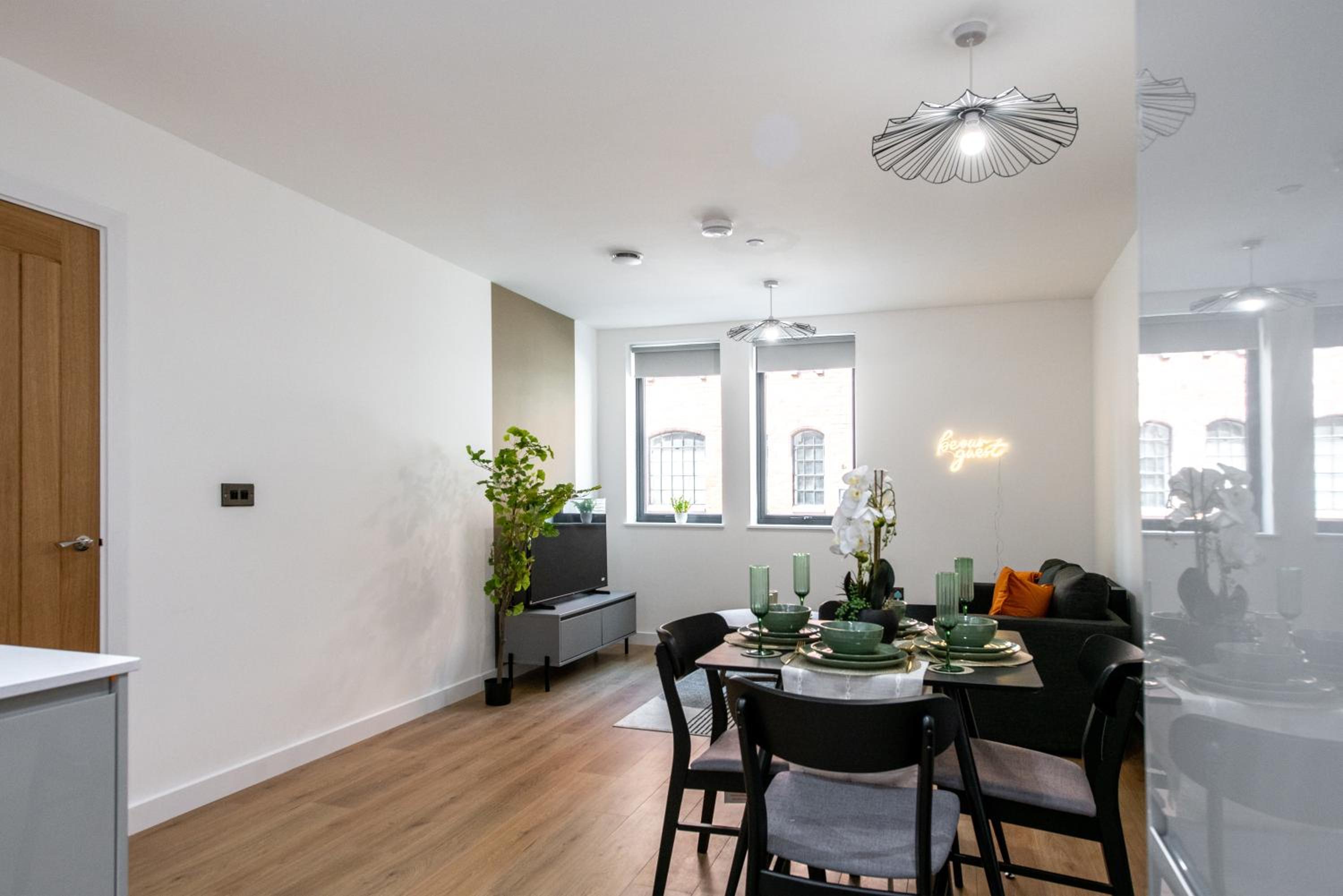 1 Bed Prime Jewellery Qtr - Walk to CBD and Metro