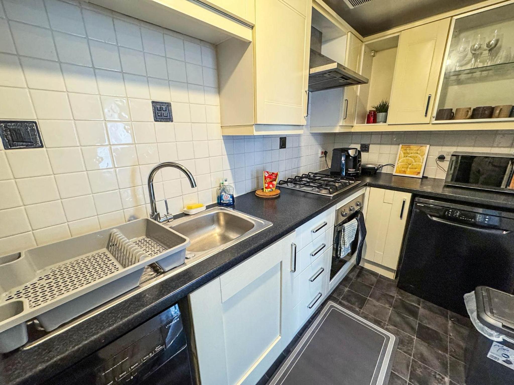 Spacious Beautiful London 2 Bedroom Apartment - 2 Bathrooms