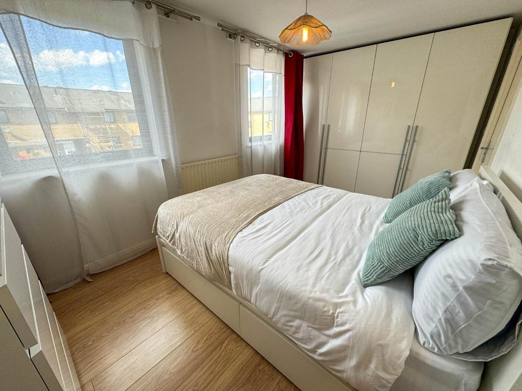 Spacious Beautiful London 2 Bedroom Apartment - 2 Bathrooms