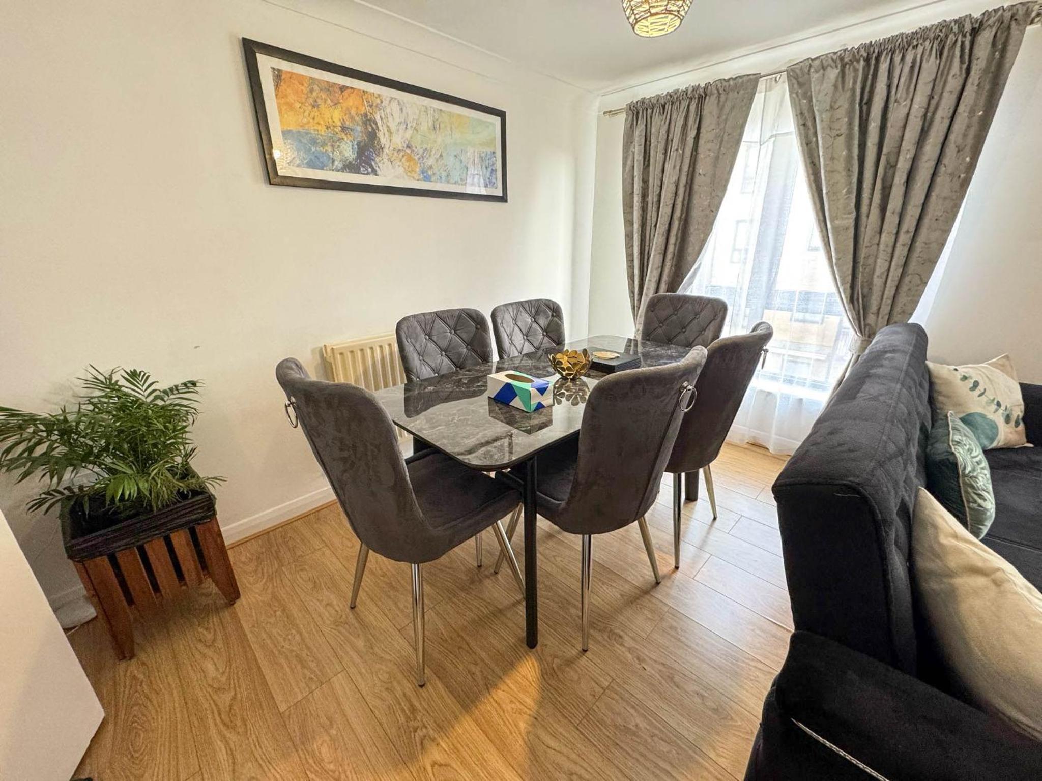 Spacious Beautiful London 2 Bedroom Apartment - 2 Bathrooms
