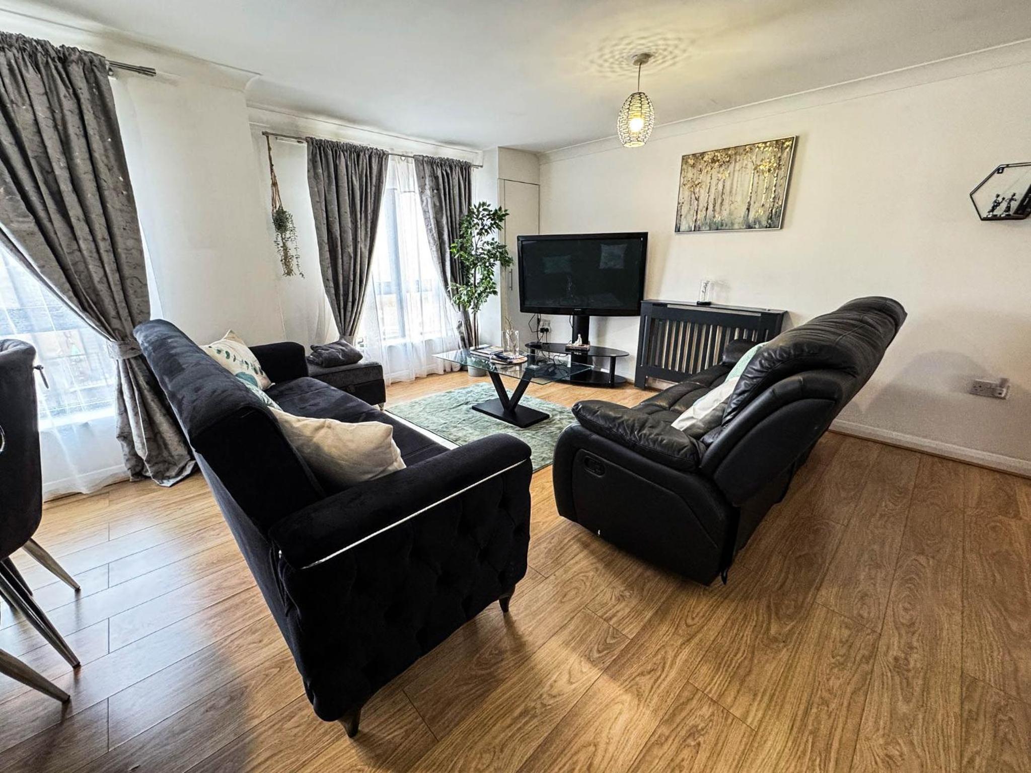 Spacious Beautiful London 2 Bedroom Apartment - 2 Bathrooms