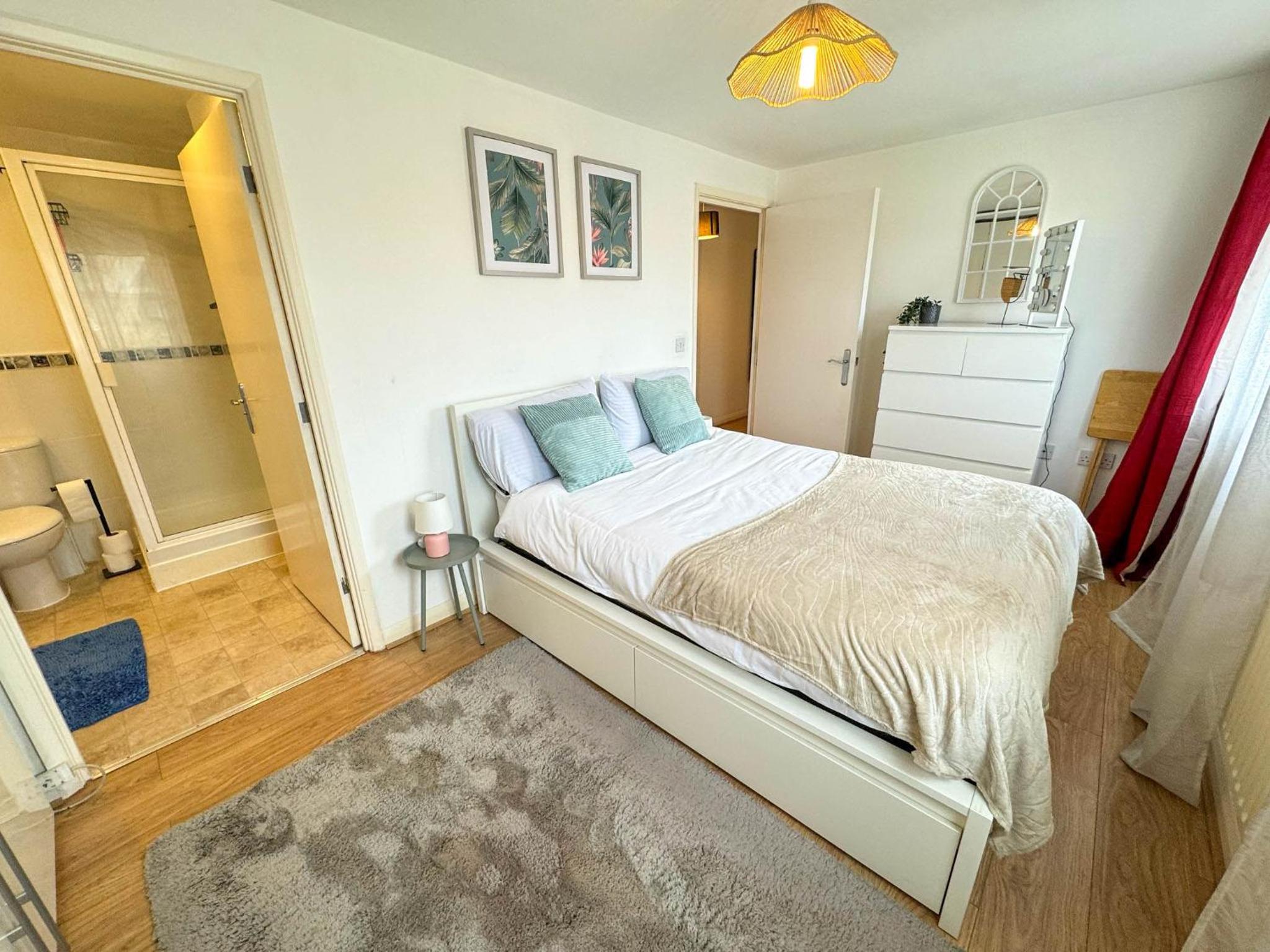 Spacious Beautiful London 2 Bedroom Apartment - 2 Bathrooms