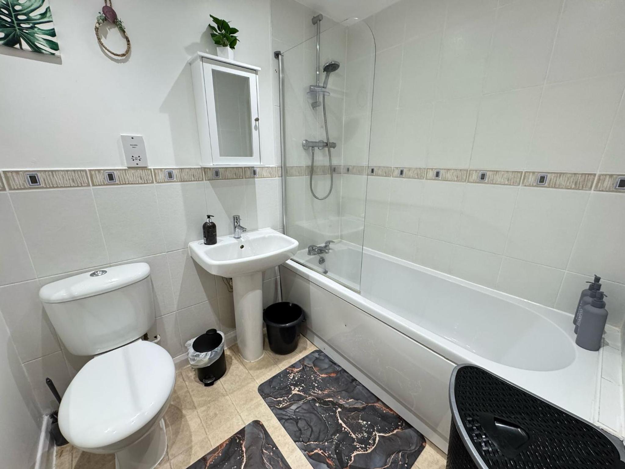Spacious Beautiful London 2 Bedroom Apartment - 2 Bathrooms