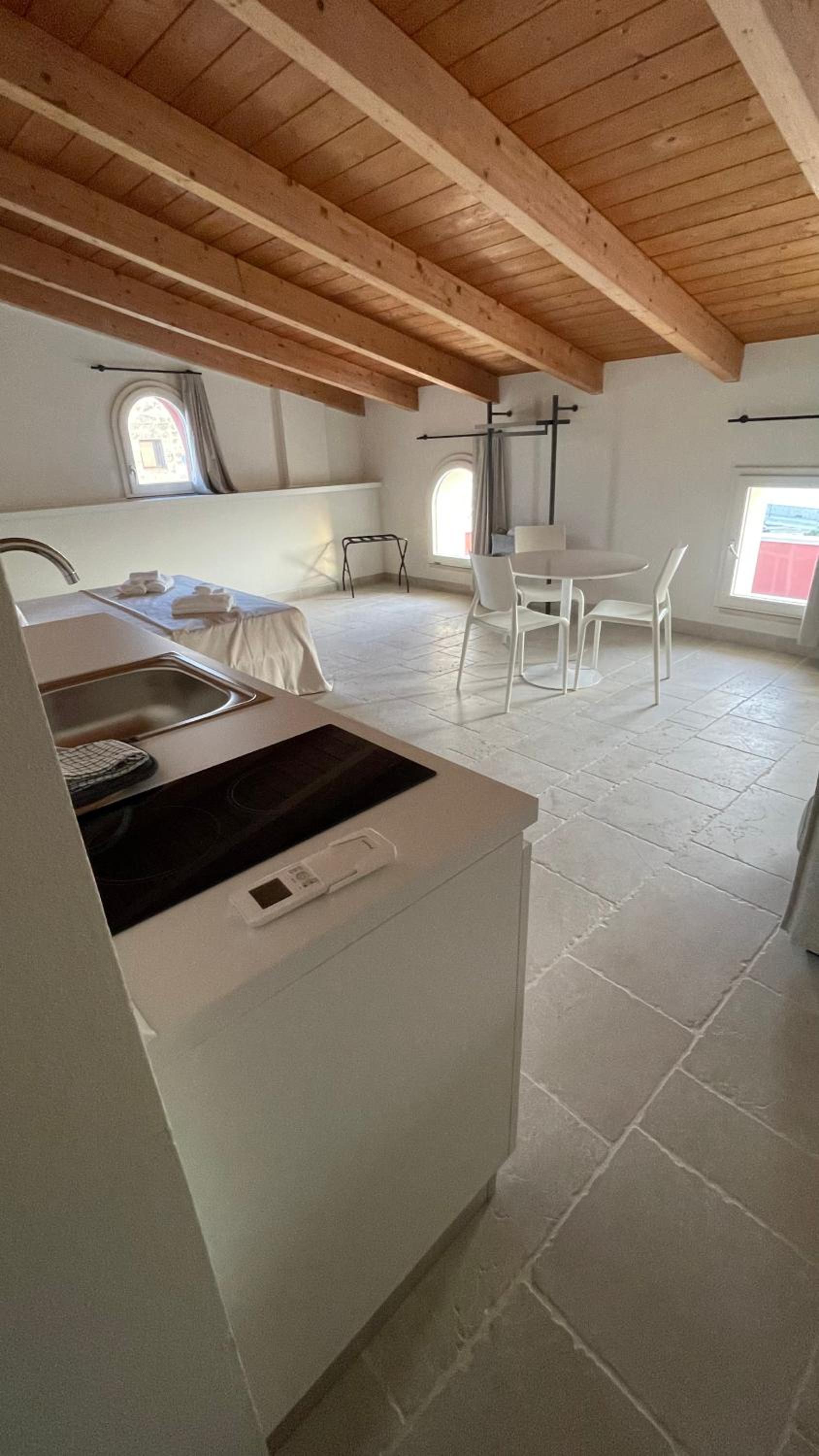 Palazzo della Torre 201– Modern Historic Apartment