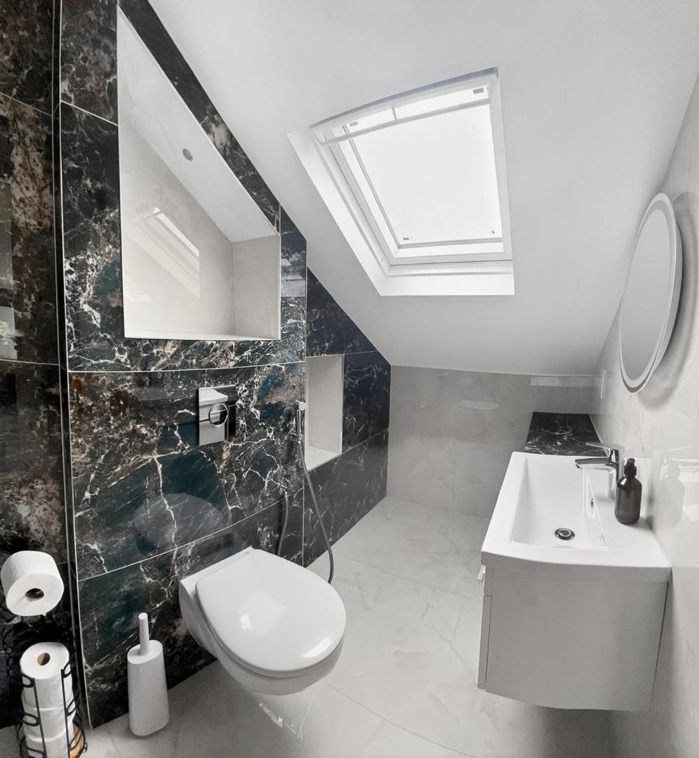 Bright Skylight Studio I Prime Location I Fast WiFi