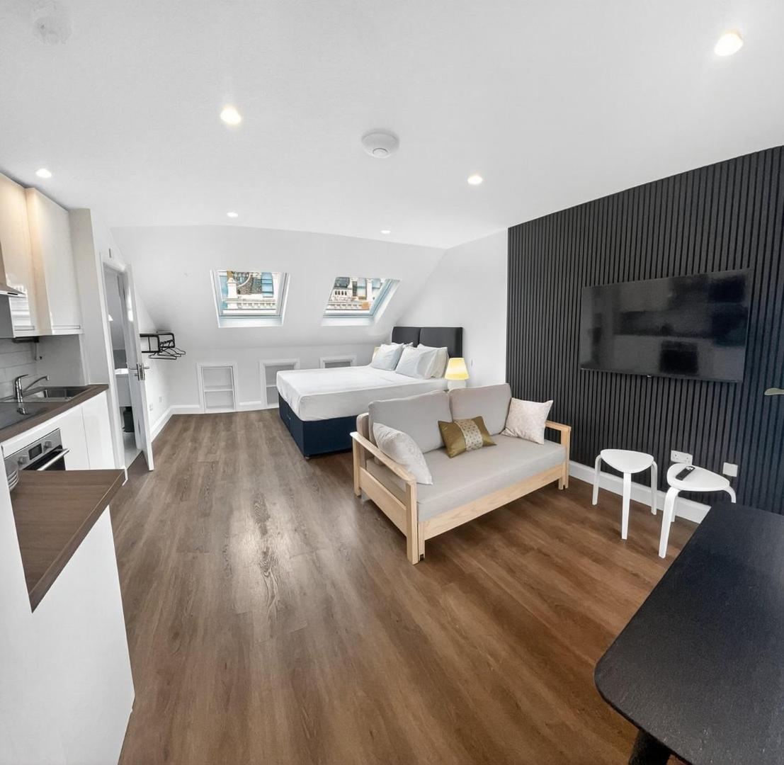 Bright Skylight Studio I Prime Location I Fast WiFi