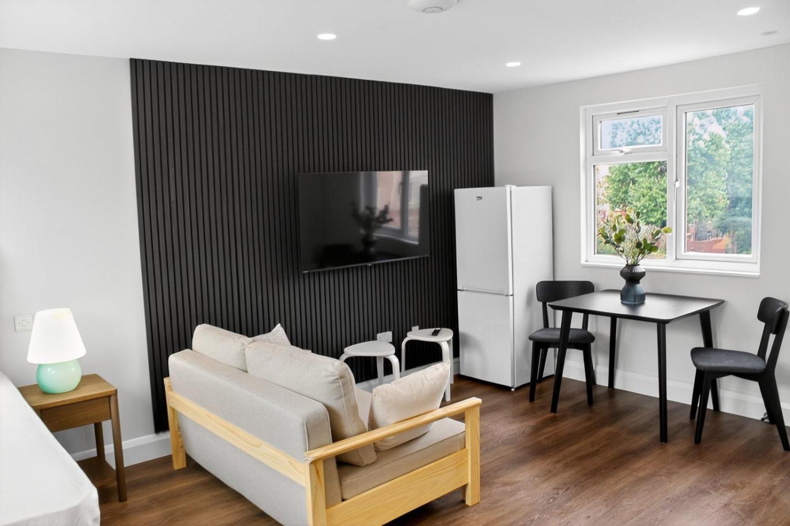 Bright Skylight Studio I Prime Location I Fast WiFi