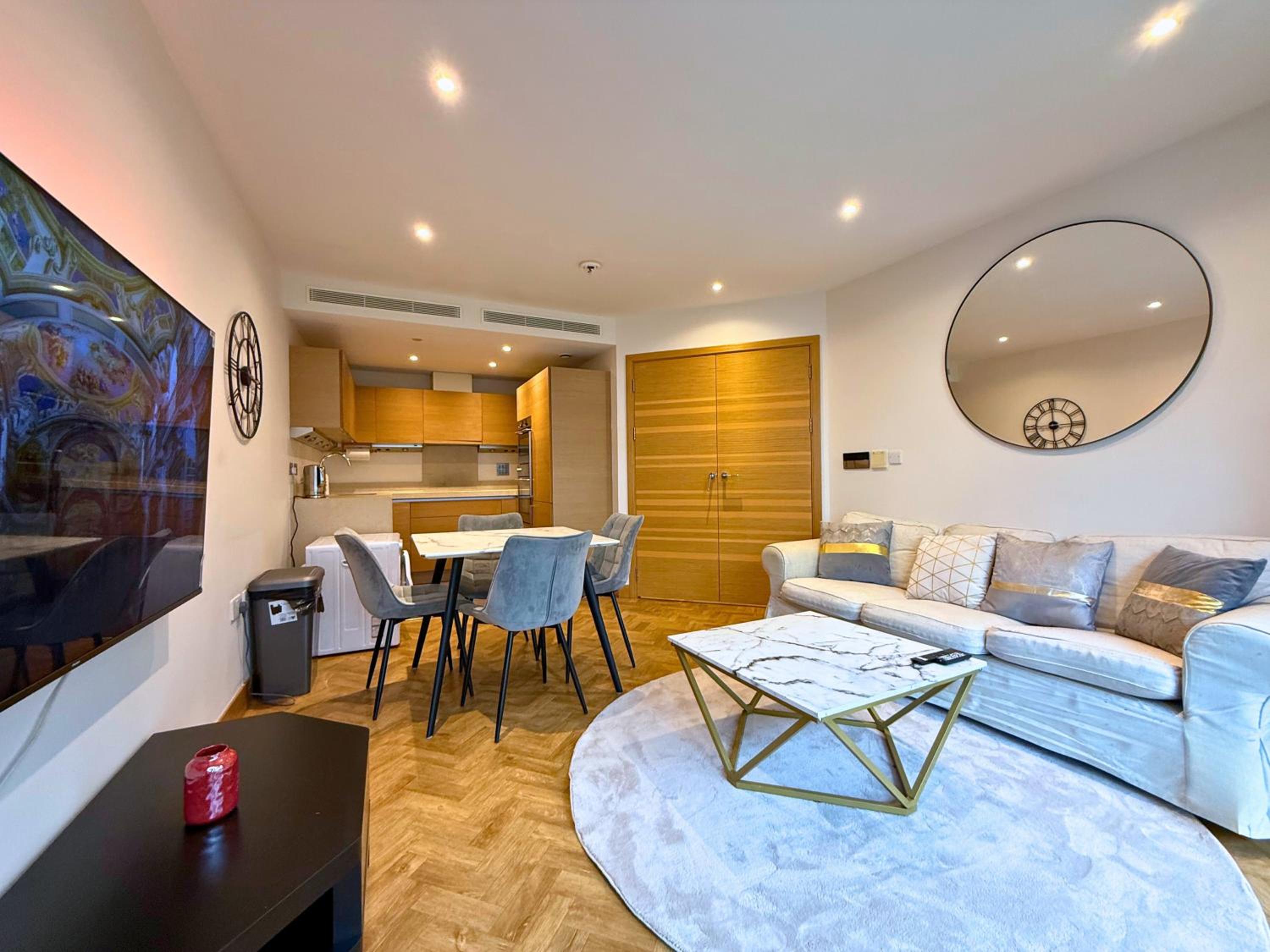 Battersea Power Station 2Bed 2Bath, Riverside Balcony Terrace, AC, 1000MB internet speed