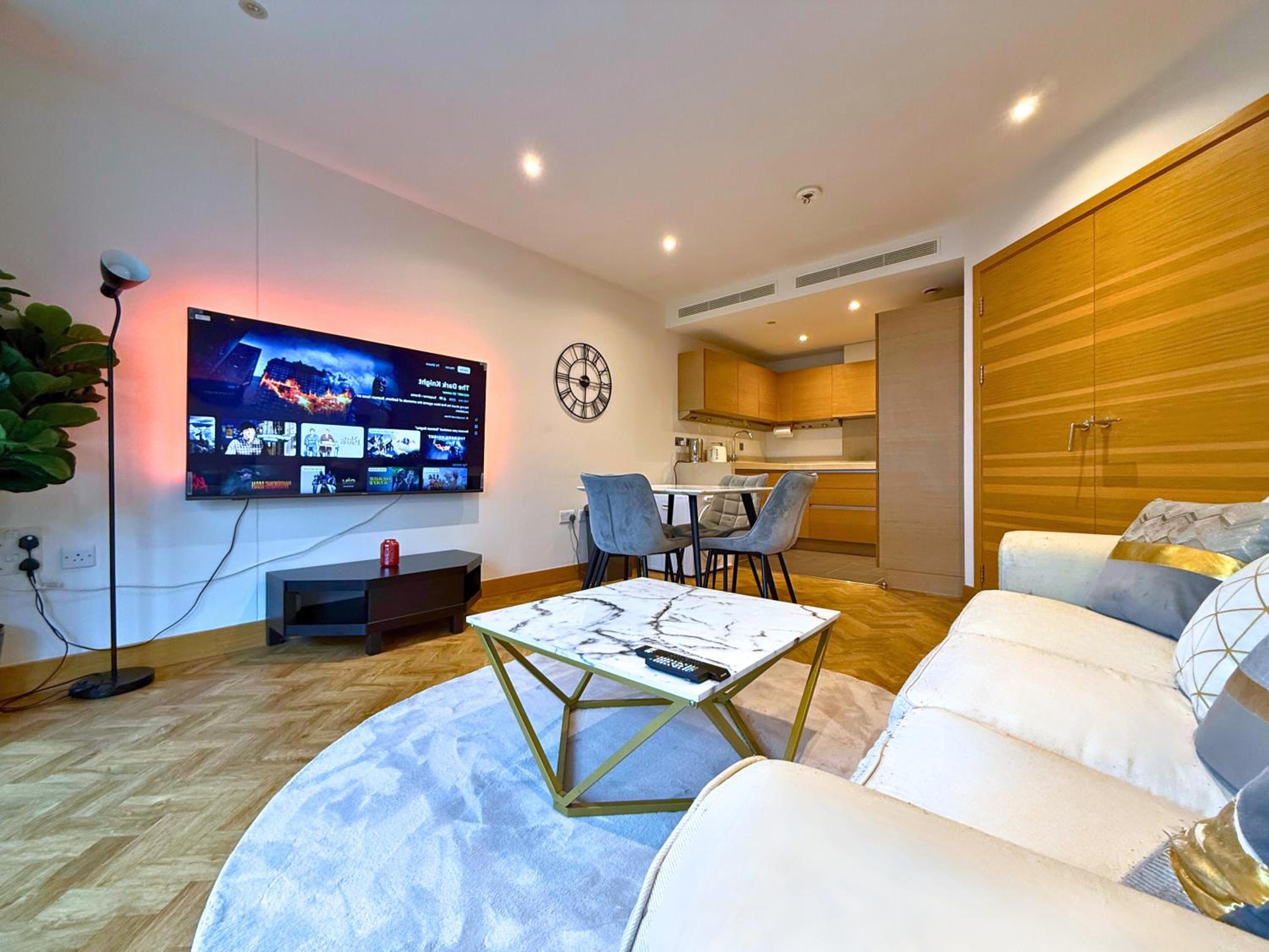 Battersea Power Station 2Bed 2Bath, Riverside Balcony Terrace, AC, 1000MB internet speed