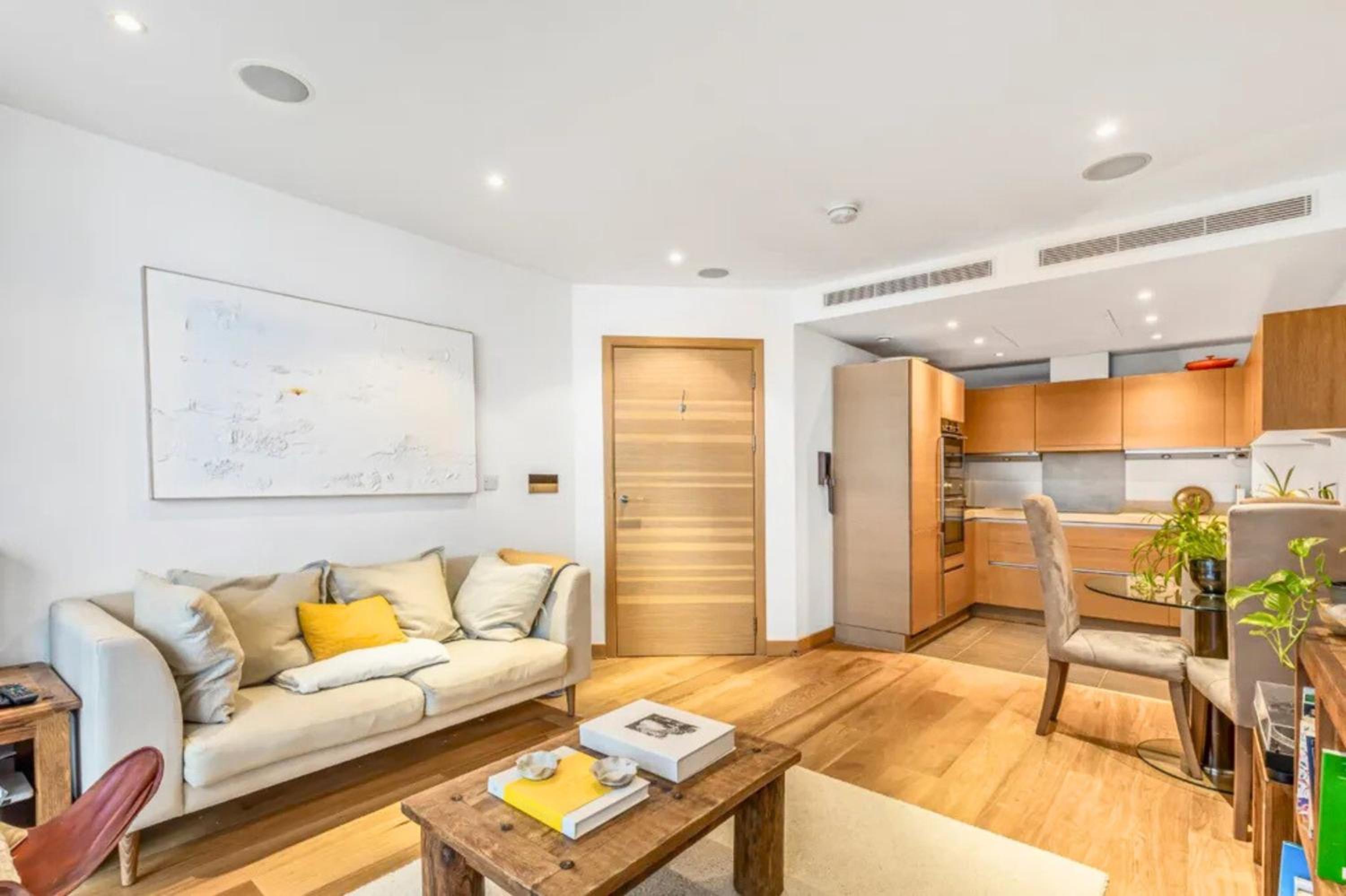 Battersea Power Station 2Bed 2Bath, Riverside Balcony Terrace, AC, 1000MB internet speed