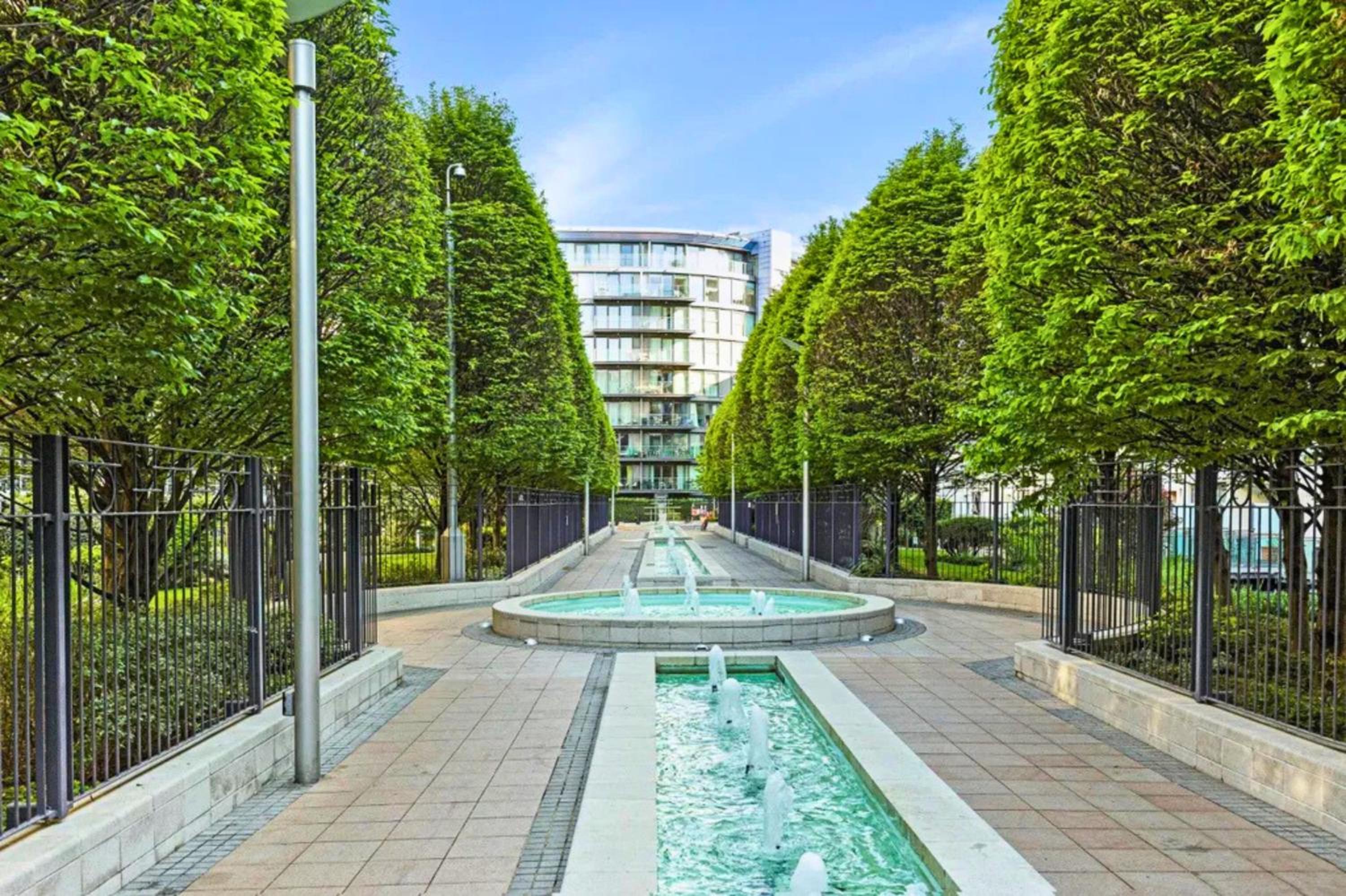Battersea Power Station 2Bed 2Bath, Riverside Balcony Terrace, AC, 1000MB internet speed