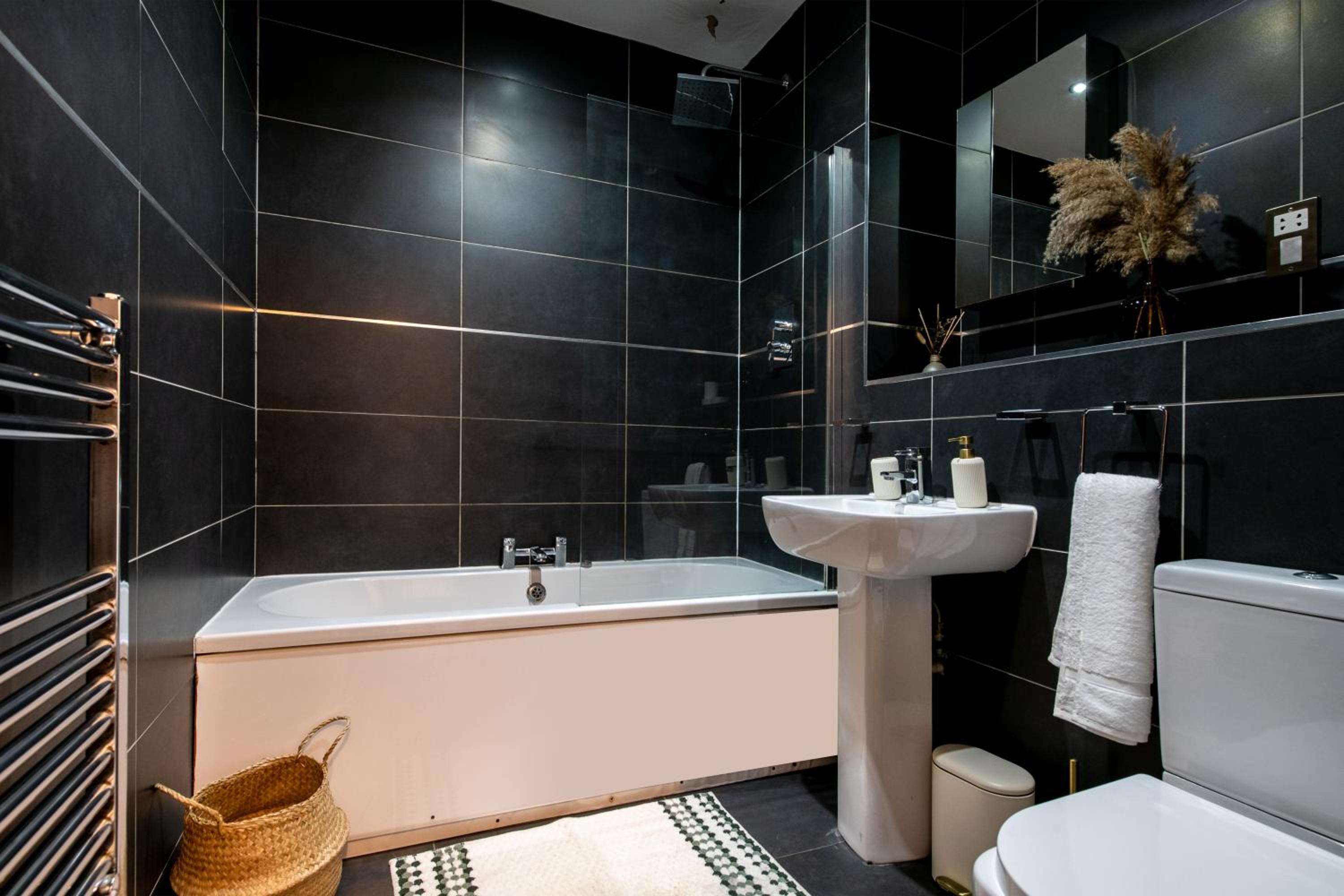 Birmingham Jewellery Quarter 1BR with Parking & WiFi