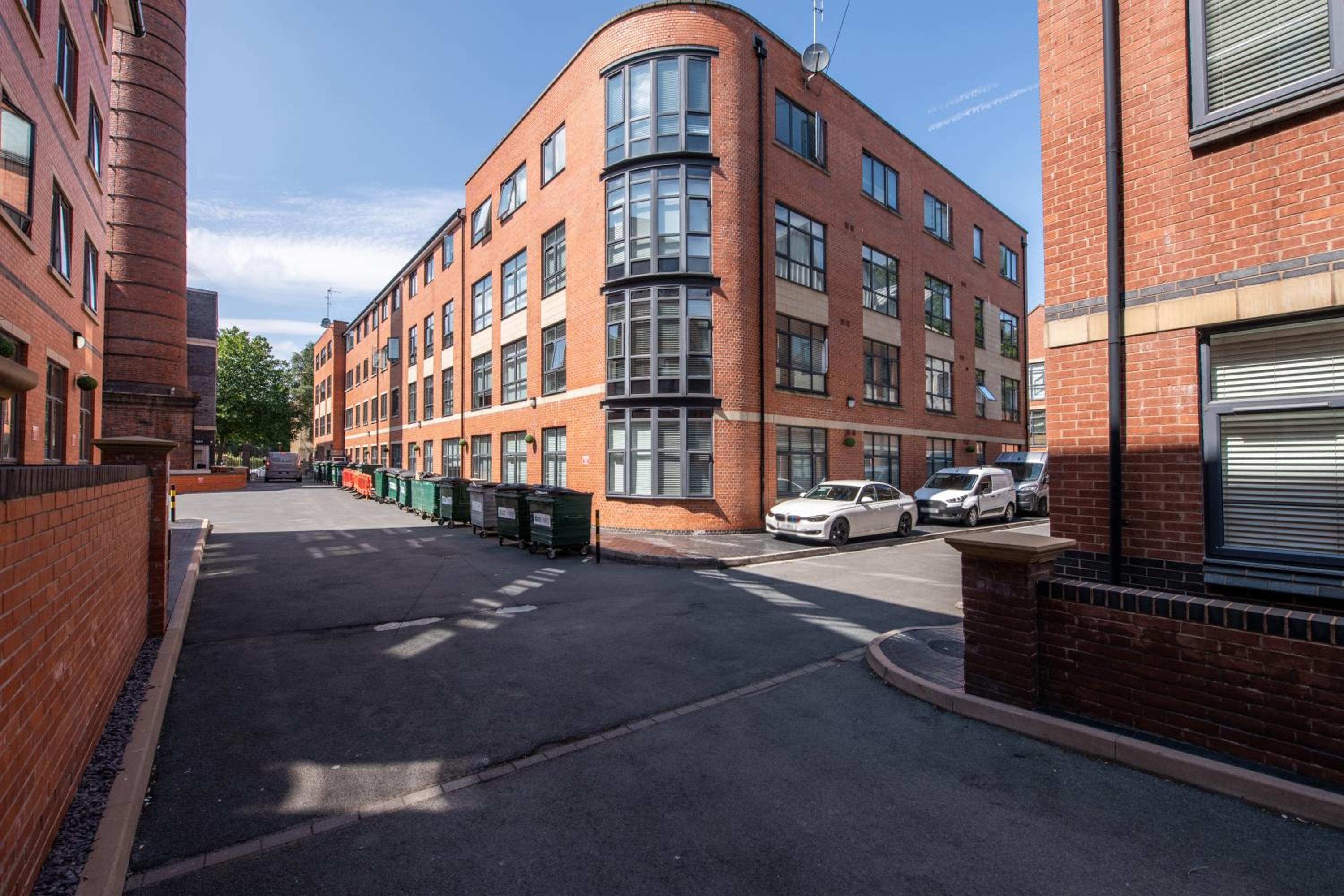 Birmingham Jewellery Quarter 1BR with Parking & WiFi