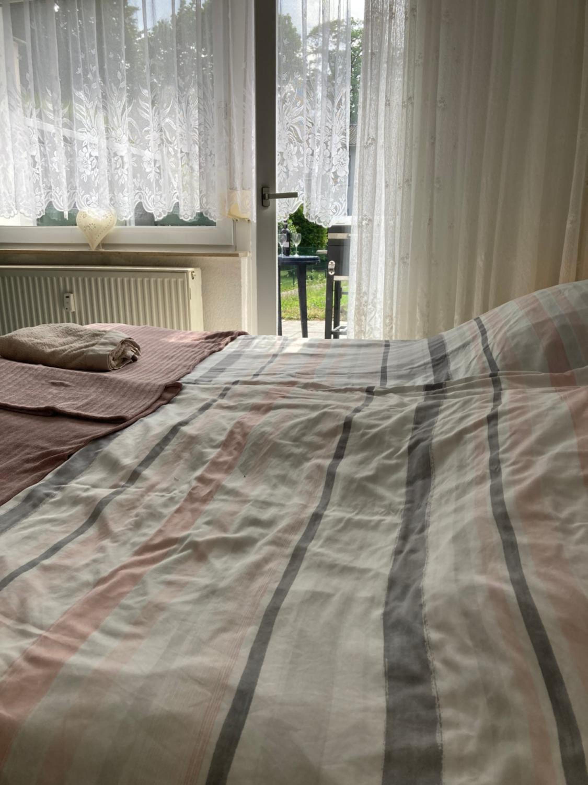 Self check in Apartment 42 m Schlafzimmer eigenes Badezimmer mit Badewanne Kochecke mit Esszimmer im Einfamilienhaus eigenes Badezimmer keine Ferienwohnung