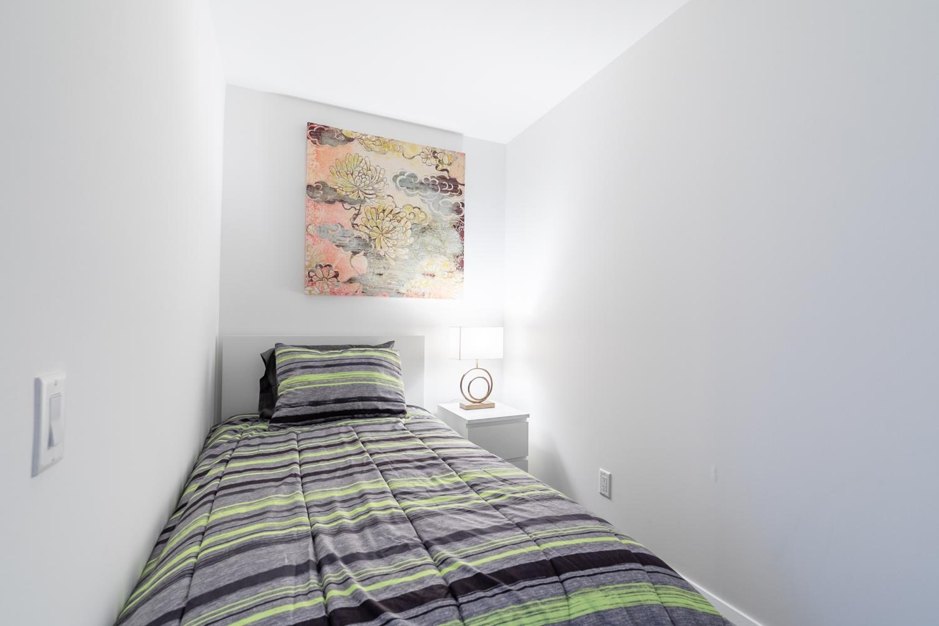 Forest 1Bd & DEN in Yorkville 10 Floor