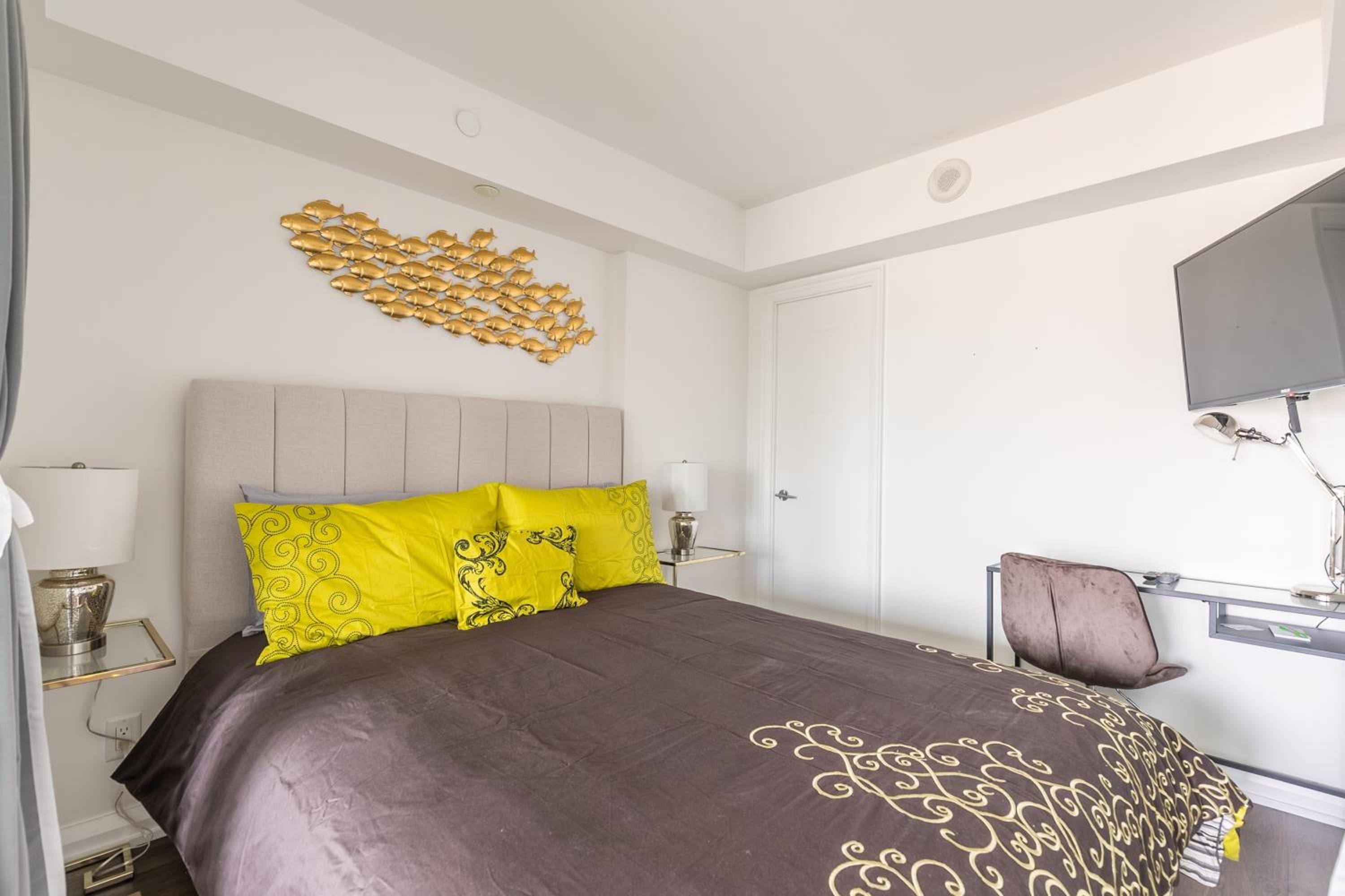 Forest 1Bd & DEN in Yorkville 10 Floor