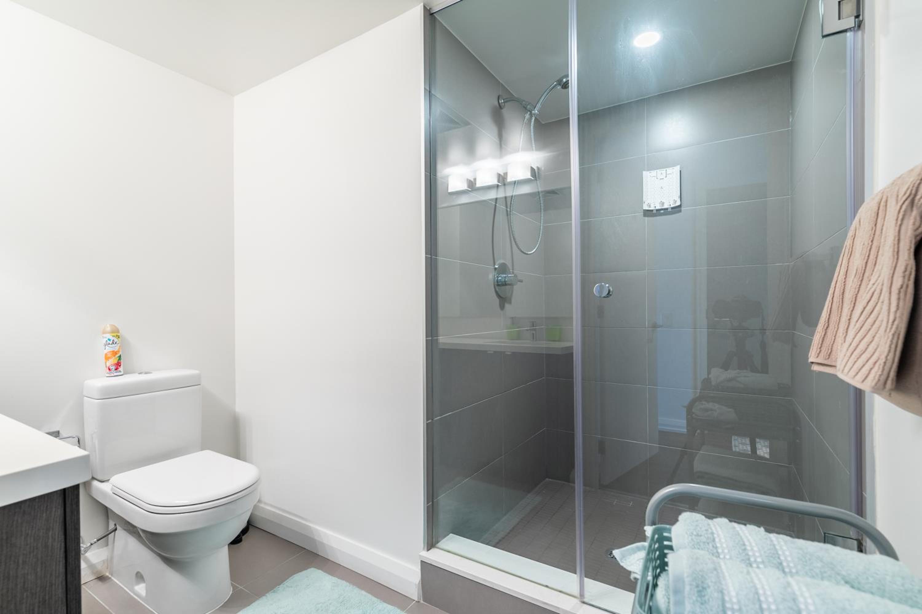 Forest 1Bd & DEN in Yorkville 10 Floor