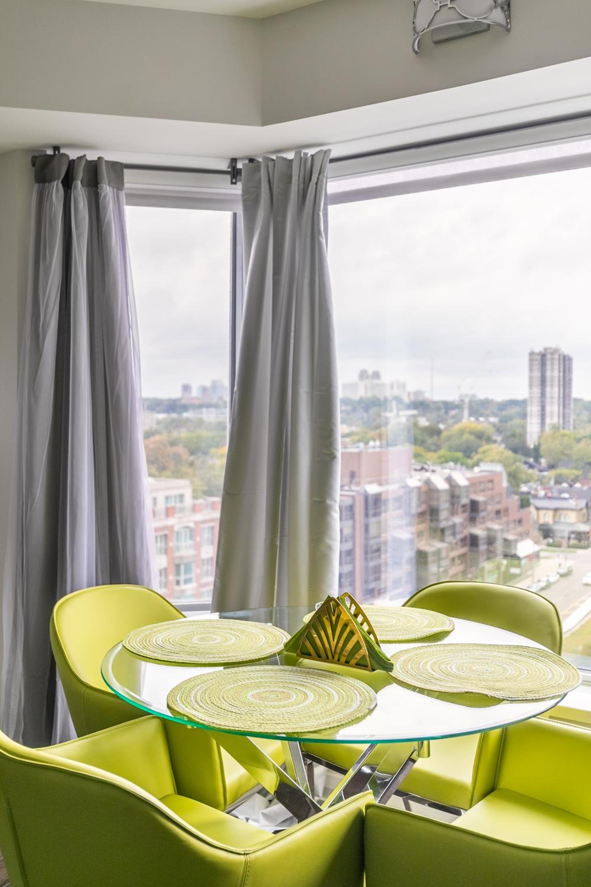 Forest 1Bd & DEN in Yorkville 10 Floor