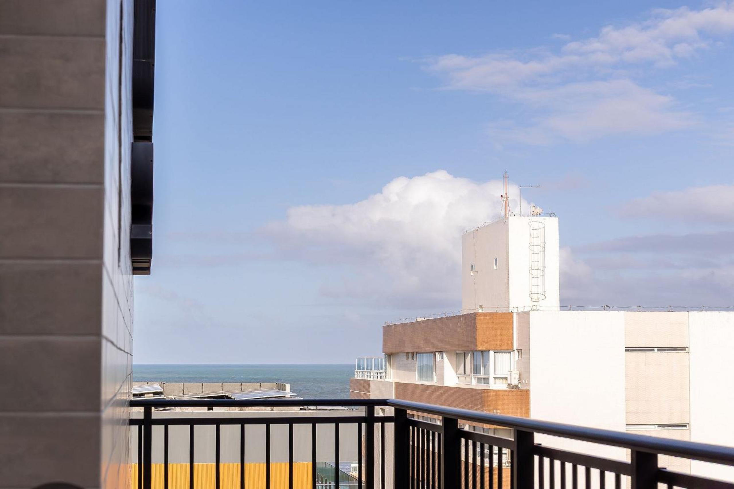 Get By Side #503 - Studio em Bessa por Carpediem