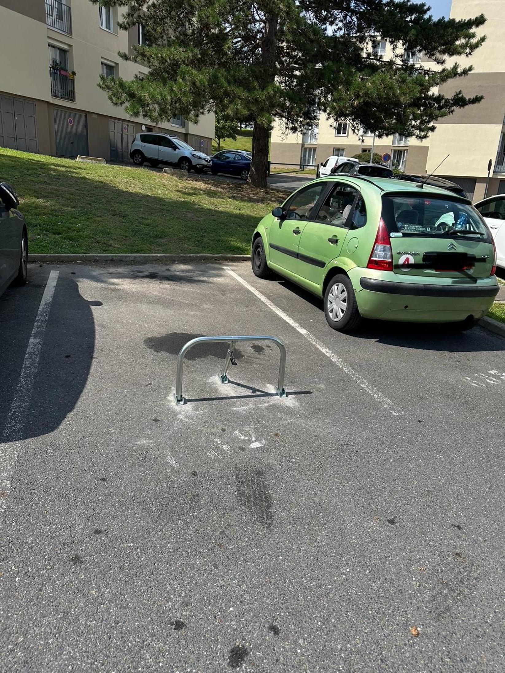 Confort et Verdure 2 Pièces Moderne avec Parking à Domont by Immo Kit Bnb