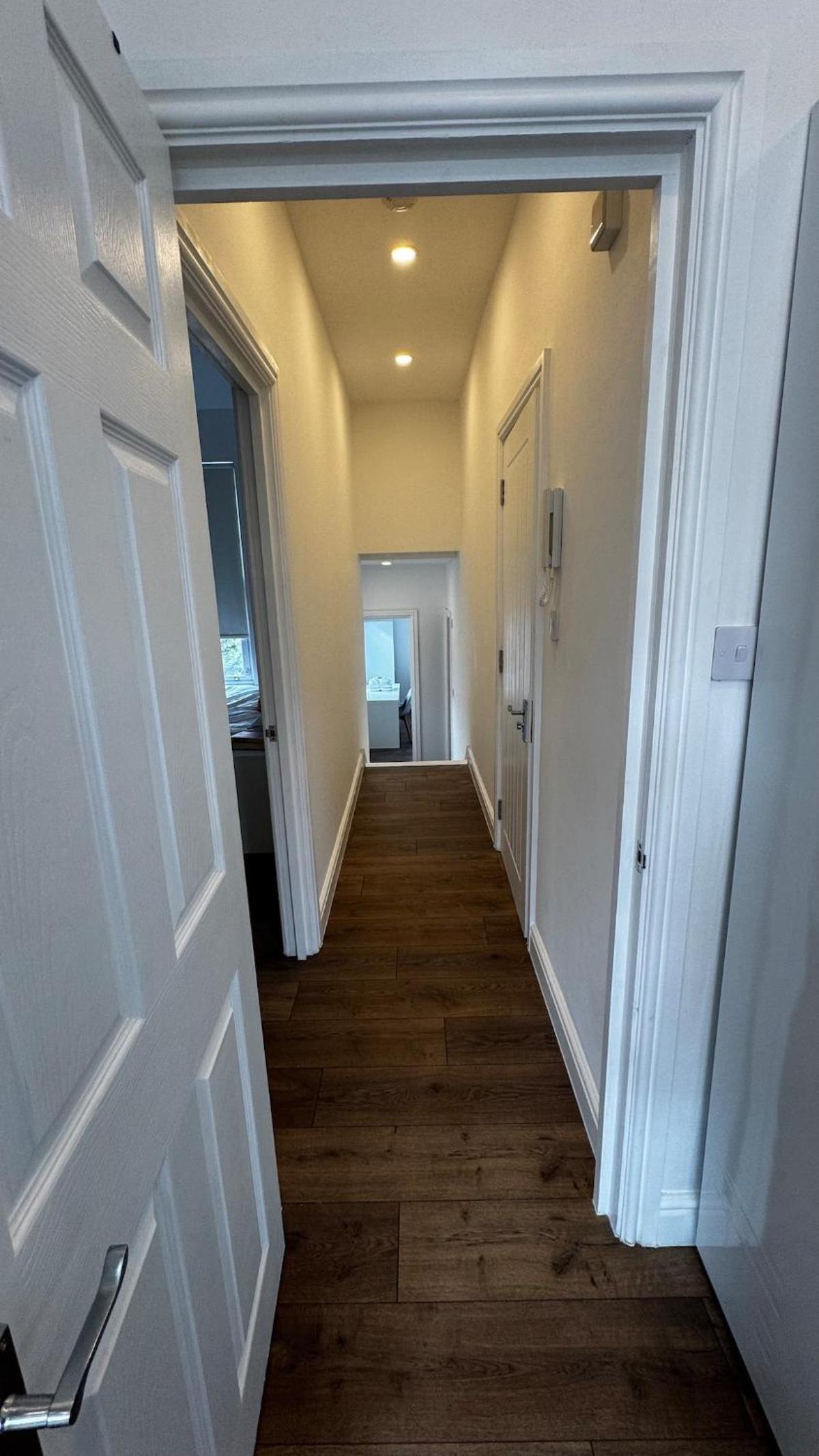 Deluxe Suite w PS5, Balcony, Netflix, Sleeps 6, ideal for relocators and professionals