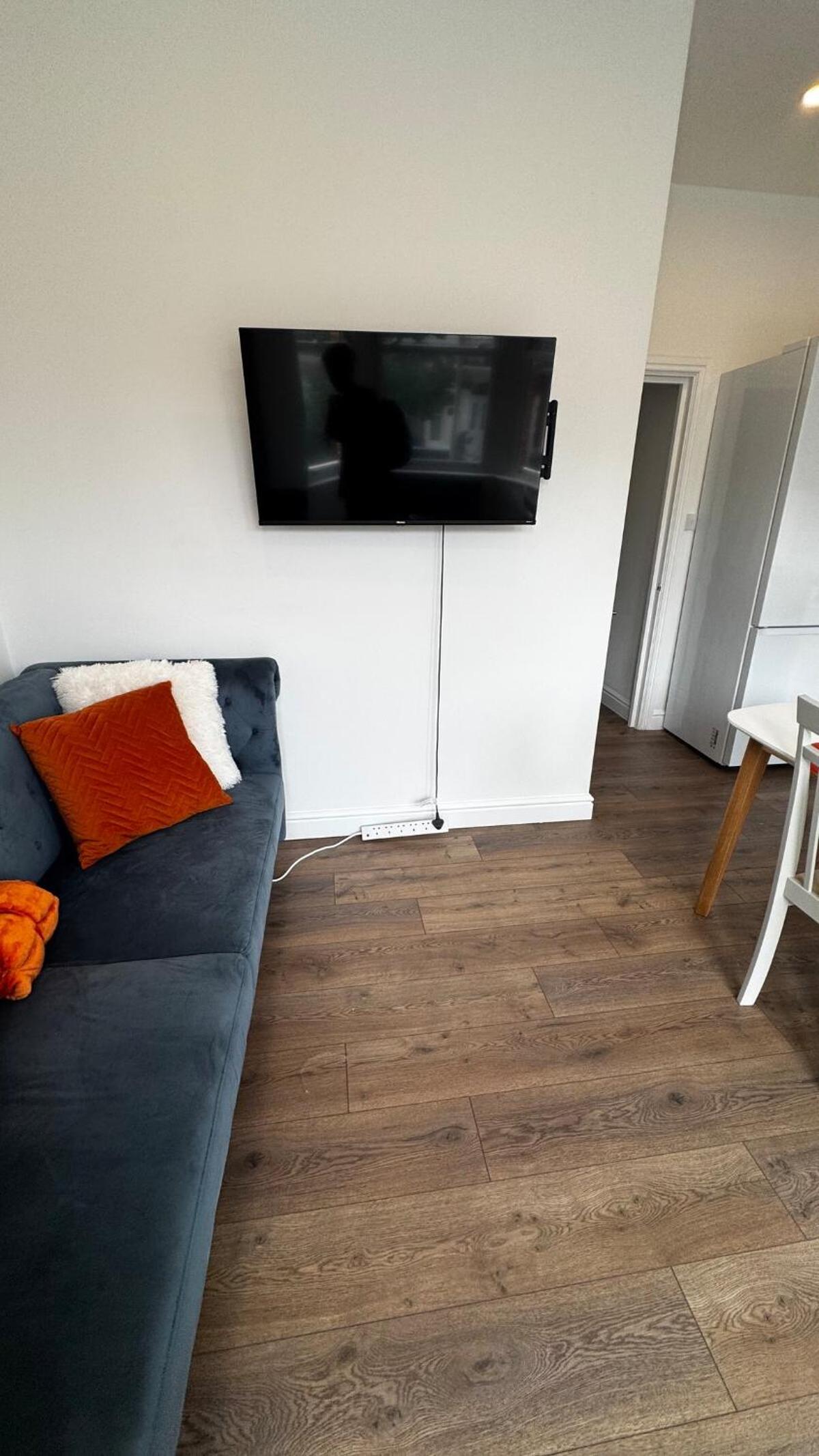 Deluxe Suite w PS5, Balcony, Netflix, Sleeps 6, ideal for relocators and professionals