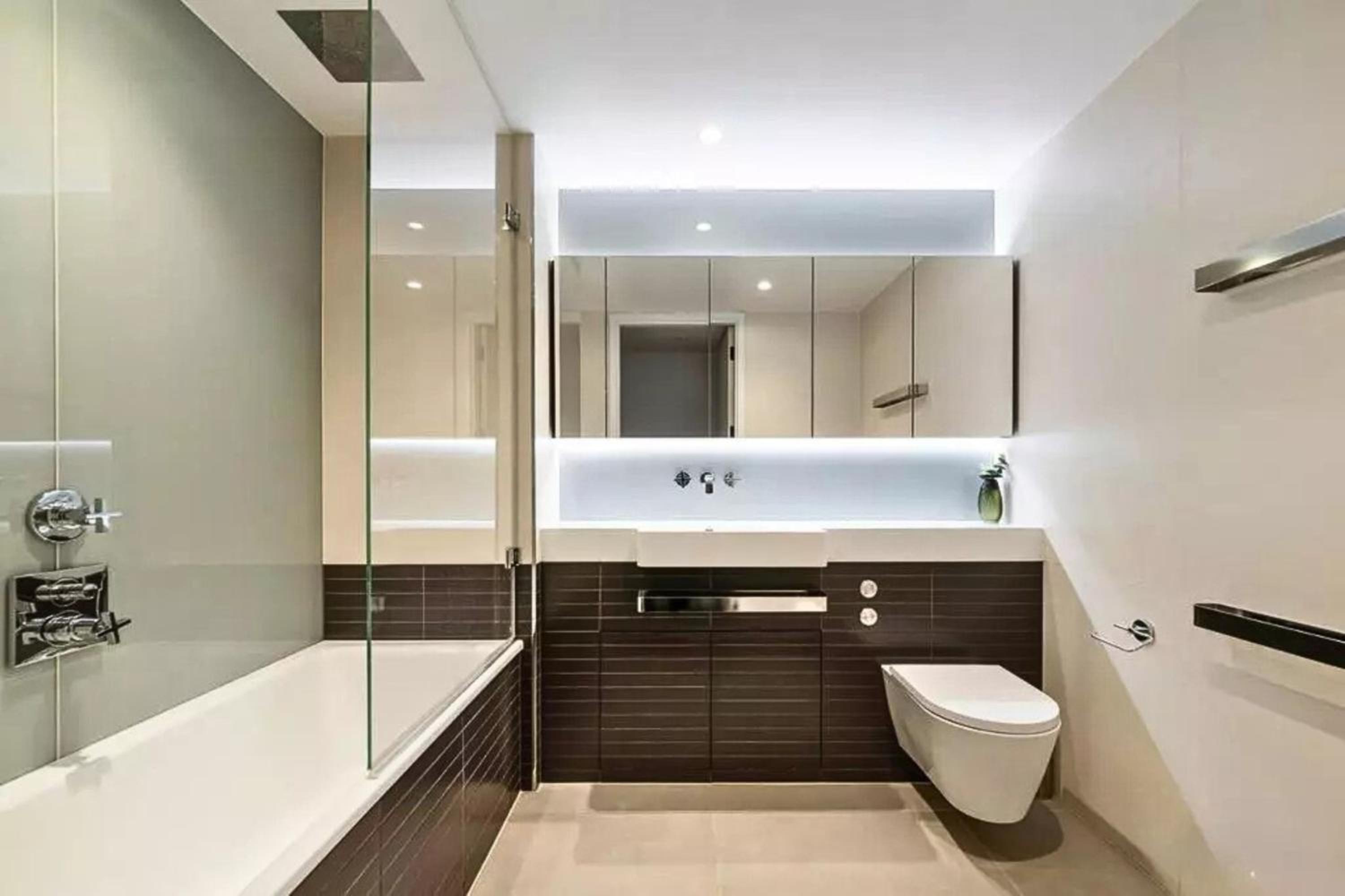 Battersea Power Station Skyline Suite, Private Balcony Terrace, AC, 1000MB SuperFast Wifi