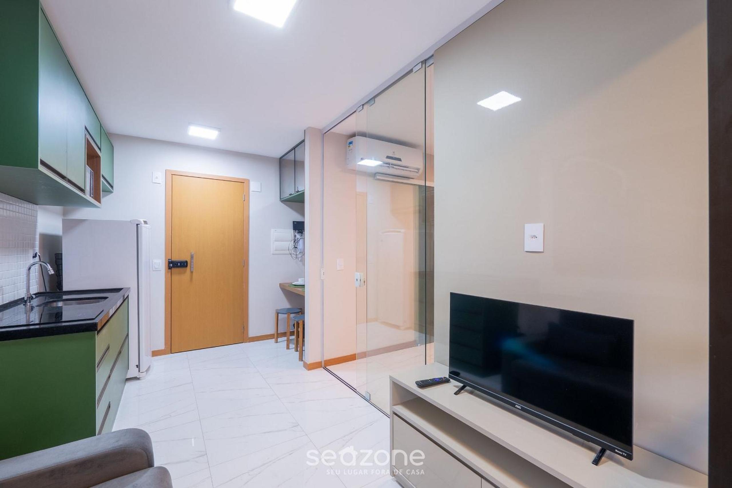 1 Bedroom Apart w/ Air 120m from the Beach ESB0310