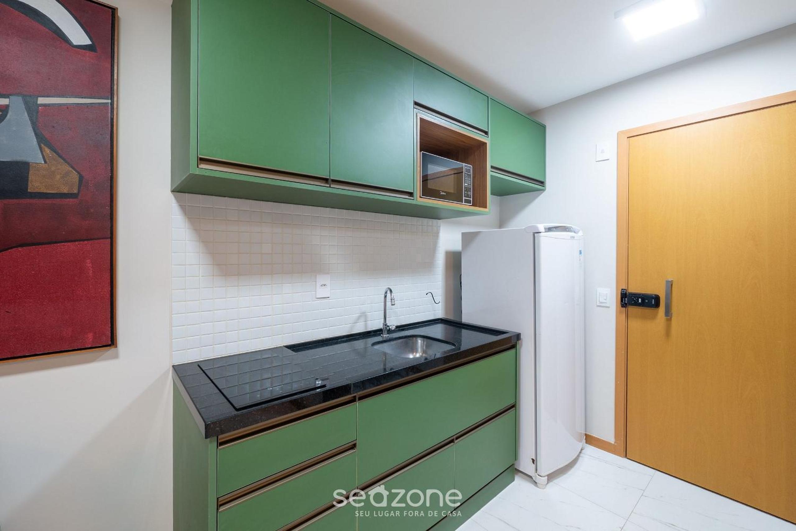 1 Bedroom Apart w/ Air 120m from the Beach ESB0310
