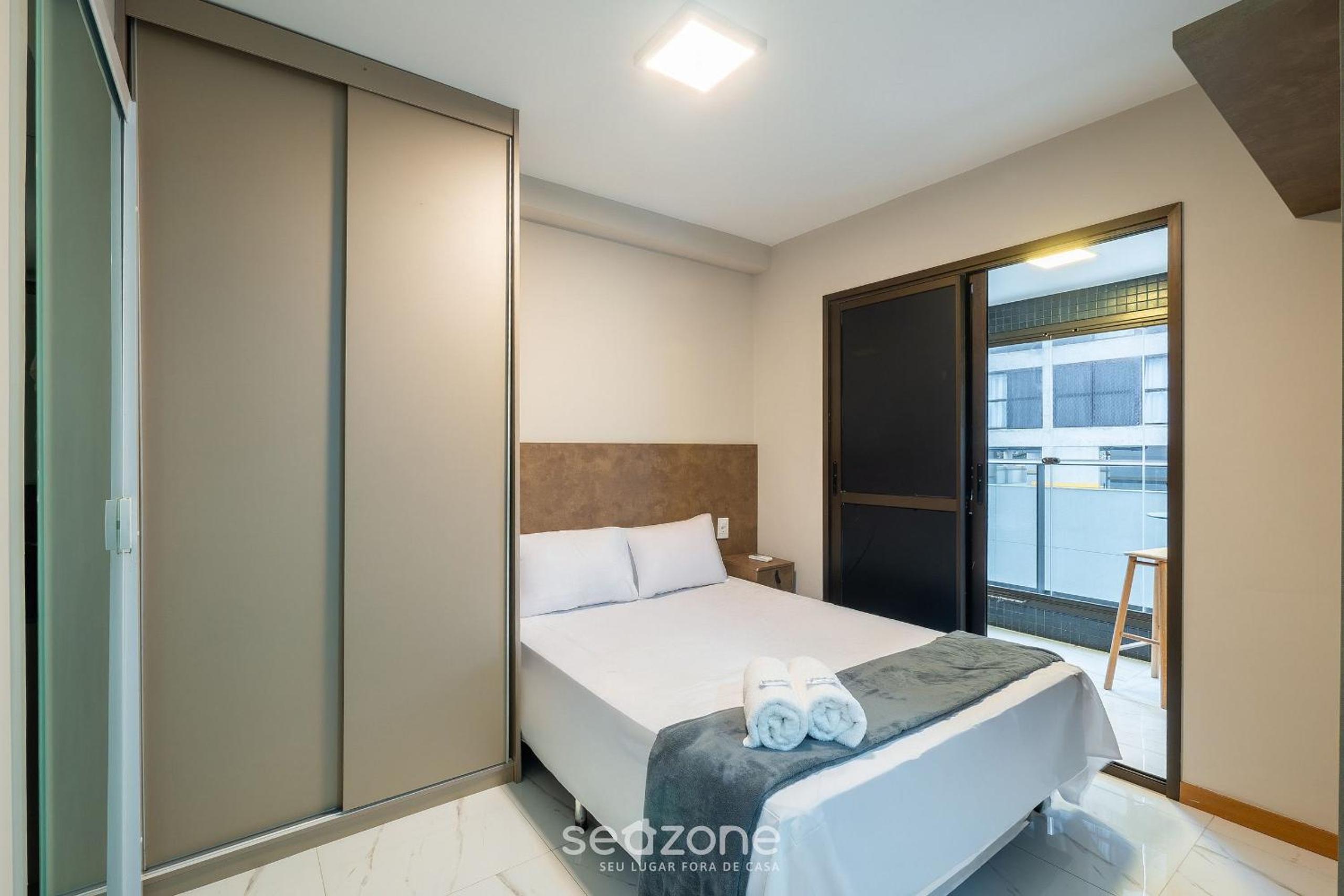 1 Bedroom Apart w/ Air 120m from the Beach ESB0310