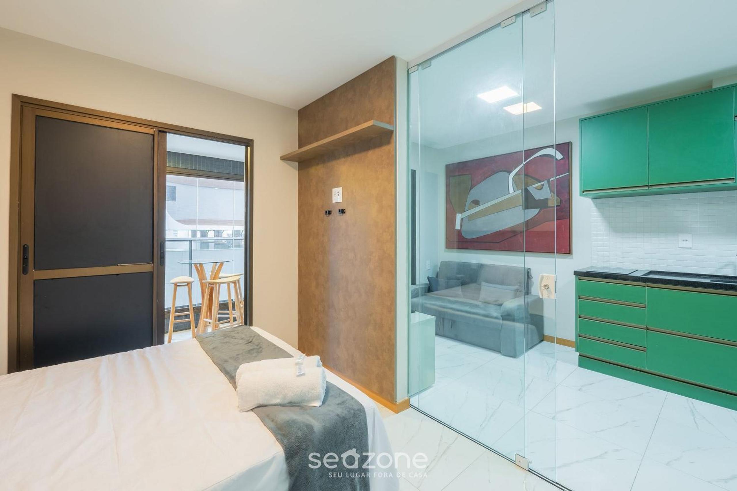 1 Bedroom Apart w/ Air 120m from the Beach ESB0310
