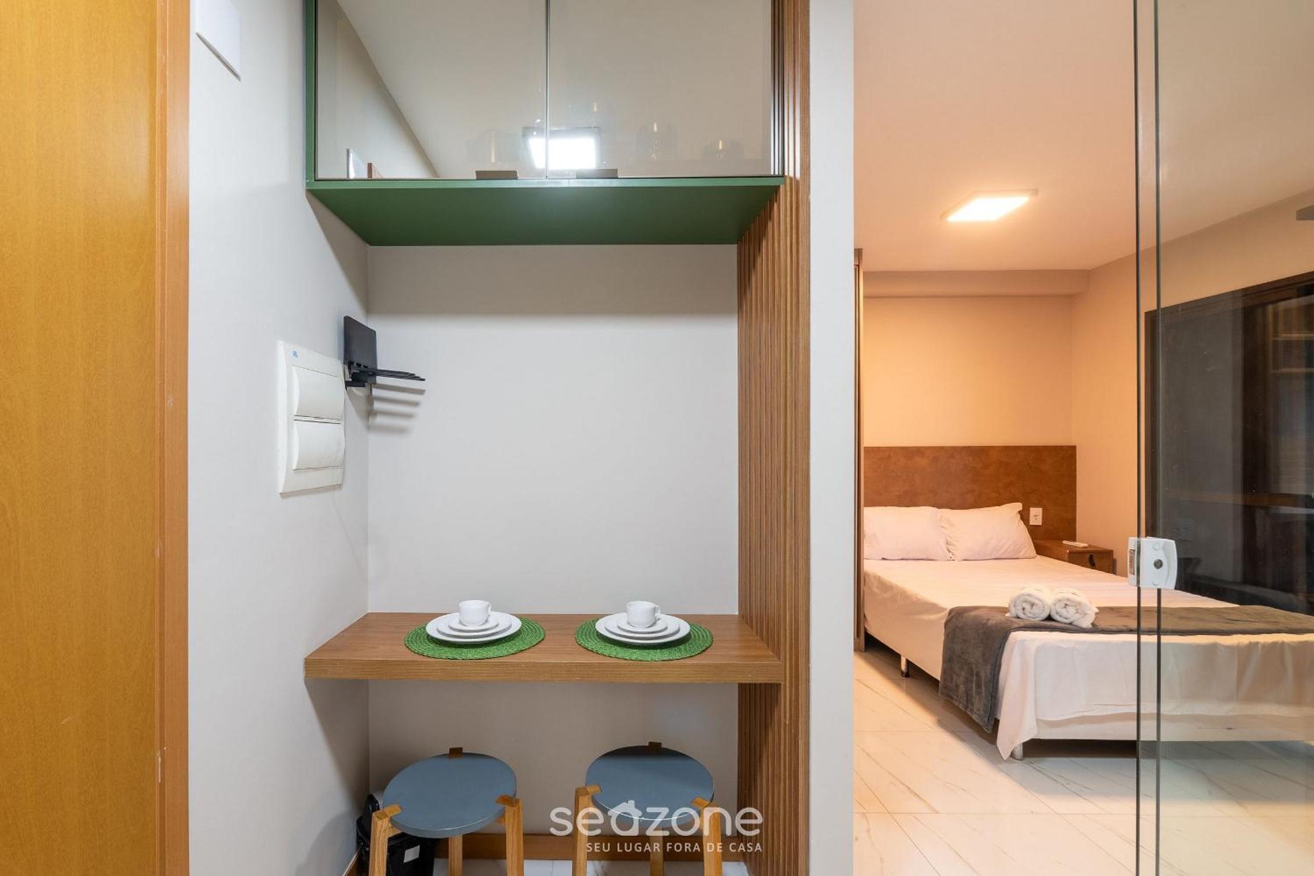 1 Bedroom Apart w/ Air 120m from the Beach ESB0310