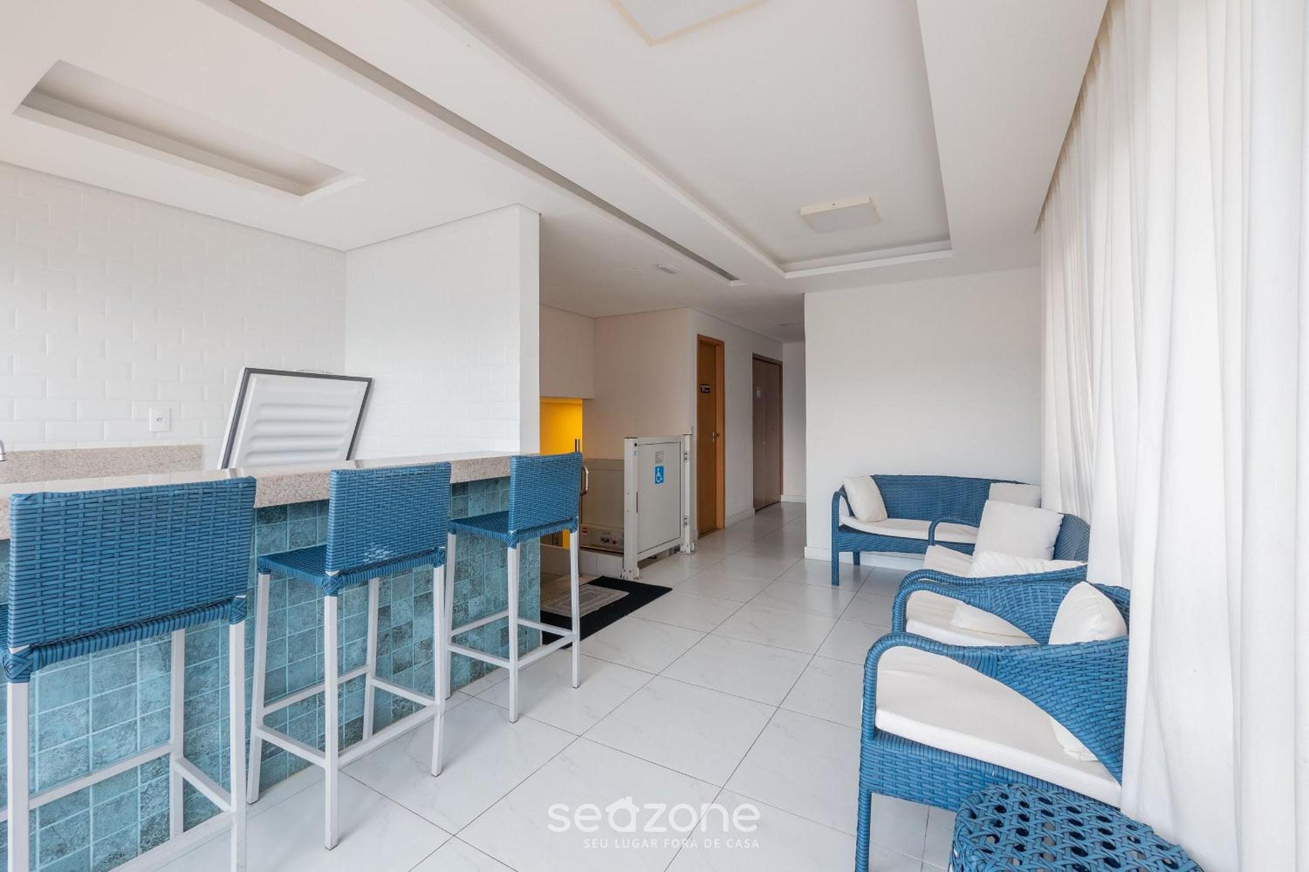 1 Bedroom Apart w/ Air 120m from the Beach ESB0310