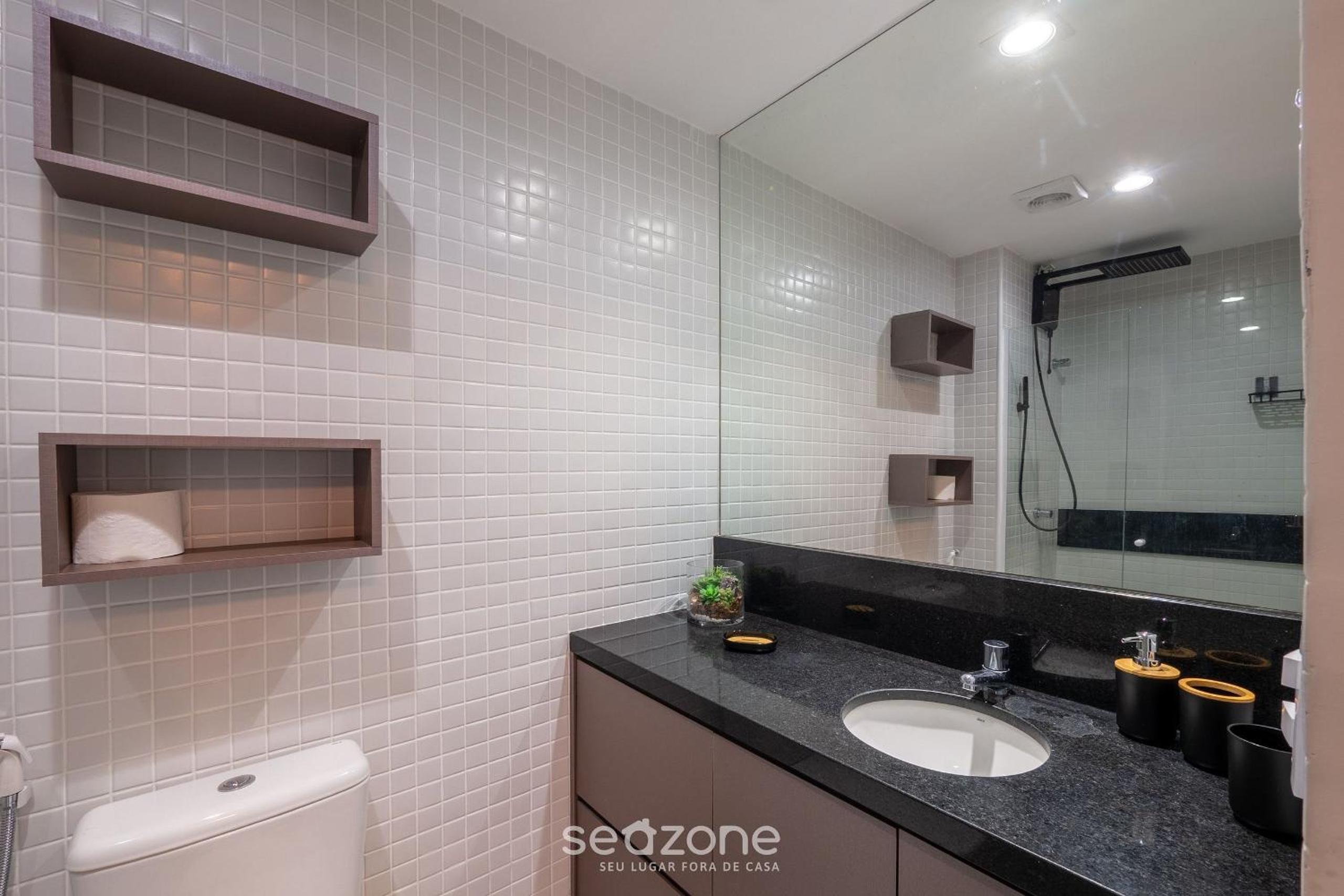 1 Bedroom Apart w/ Air 120m from the Beach ESB0310