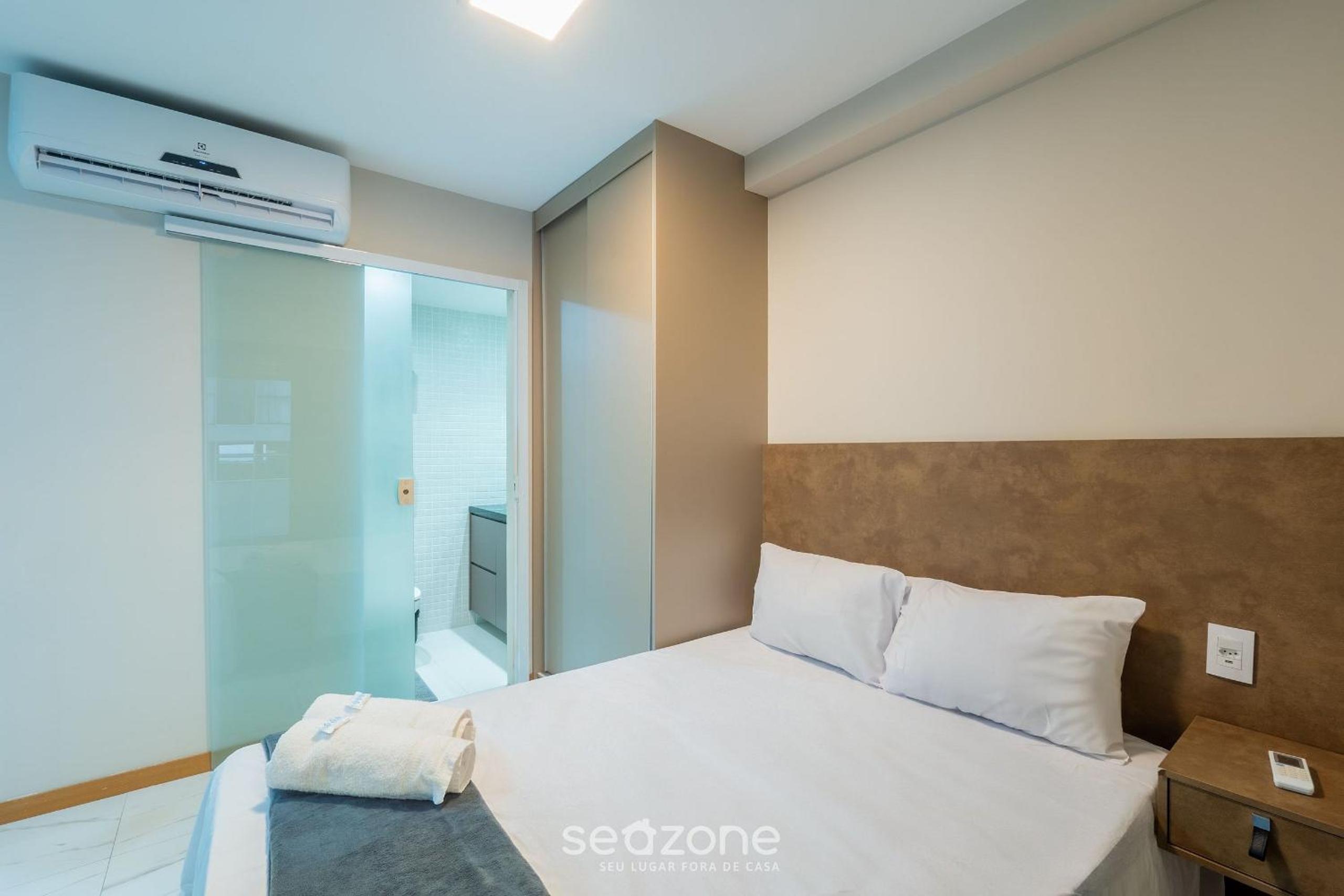 1 Bedroom Apart w/ Air 120m from the Beach ESB0310