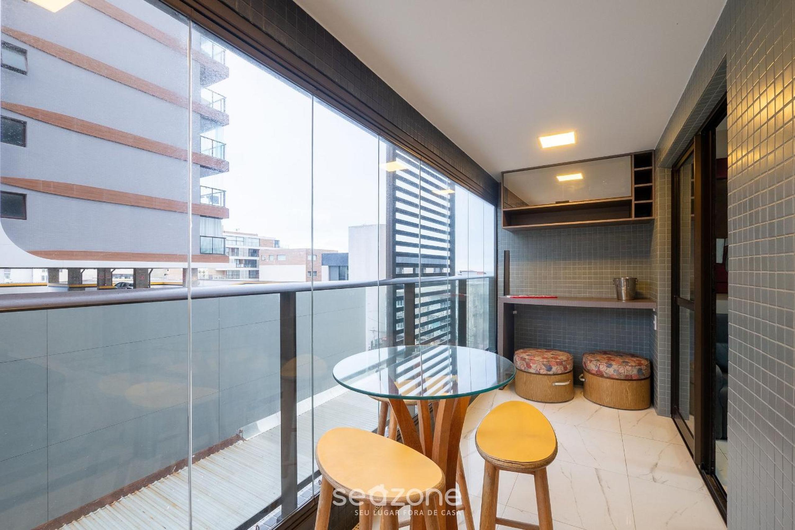 1 Bedroom Apart w/ Air 120m from the Beach ESB0310