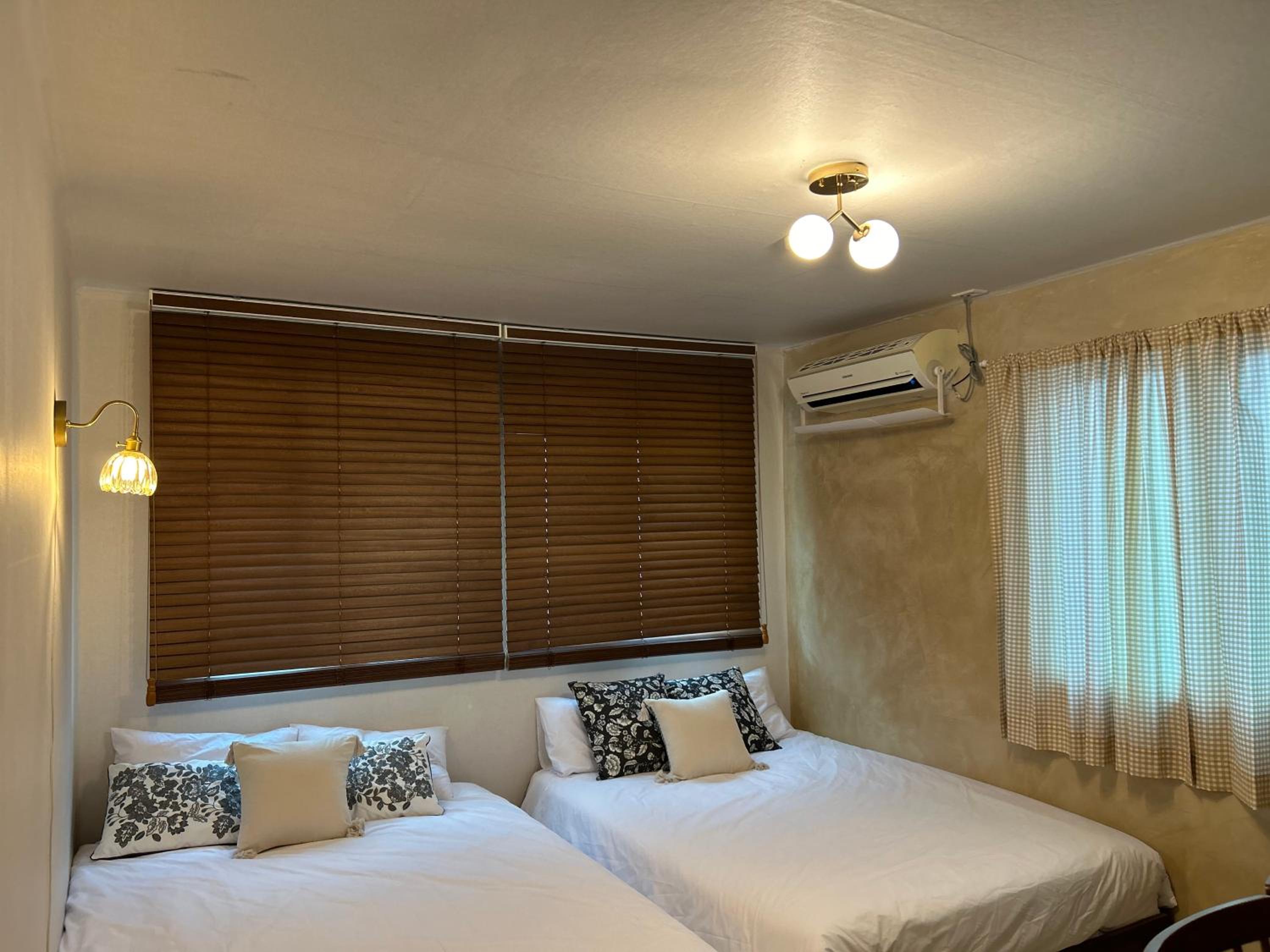 DongMyo Vibe 2BR Home, 4 Beds, 8 Guests