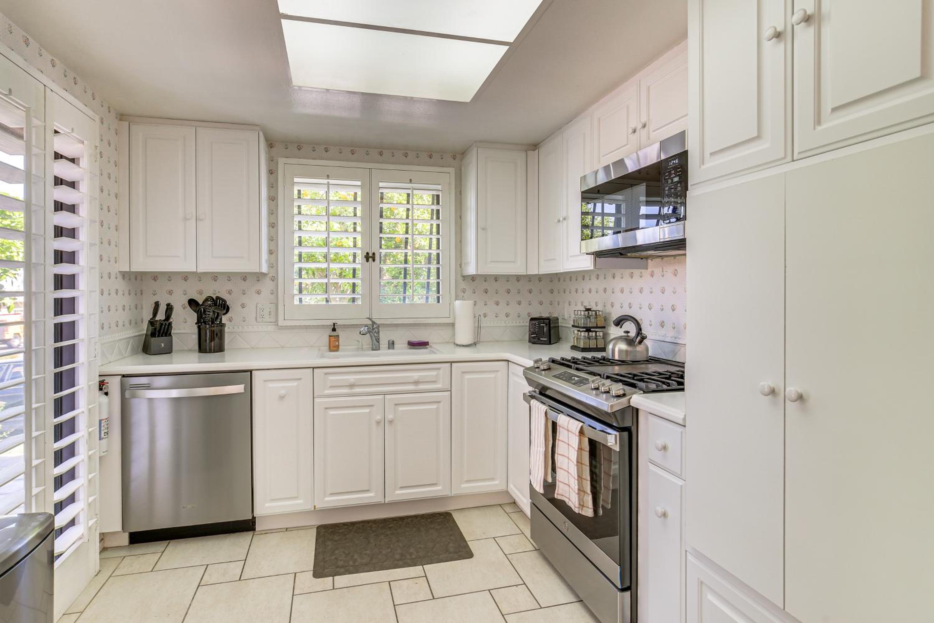 Palm Desert Condo with Community Perks WFH Friendly