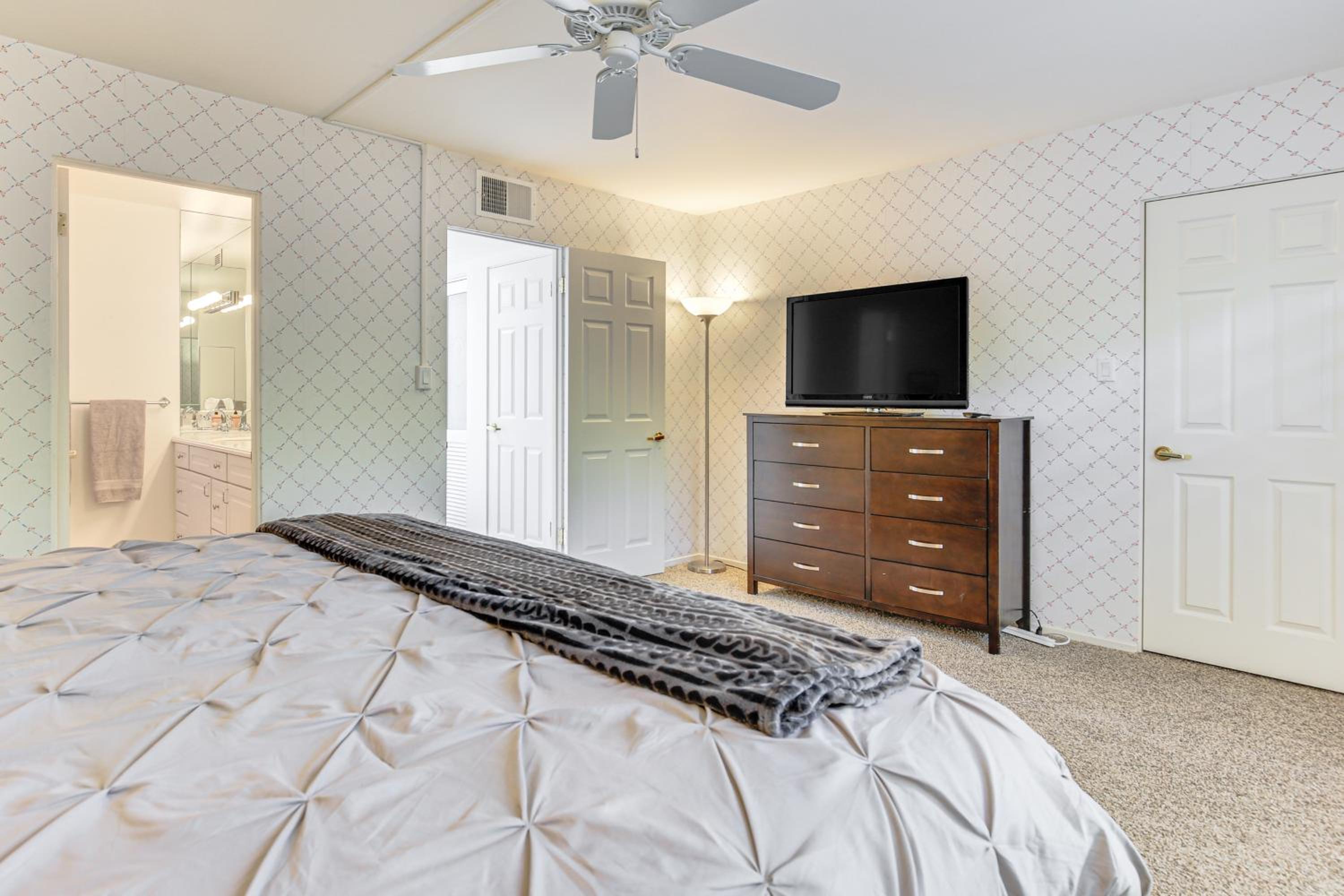 Palm Desert Condo with Community Perks WFH Friendly